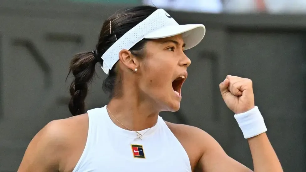 Emma Raducanu dazzles at Wimbledon to defeat defending champion Vondrousova to reach 3rd round