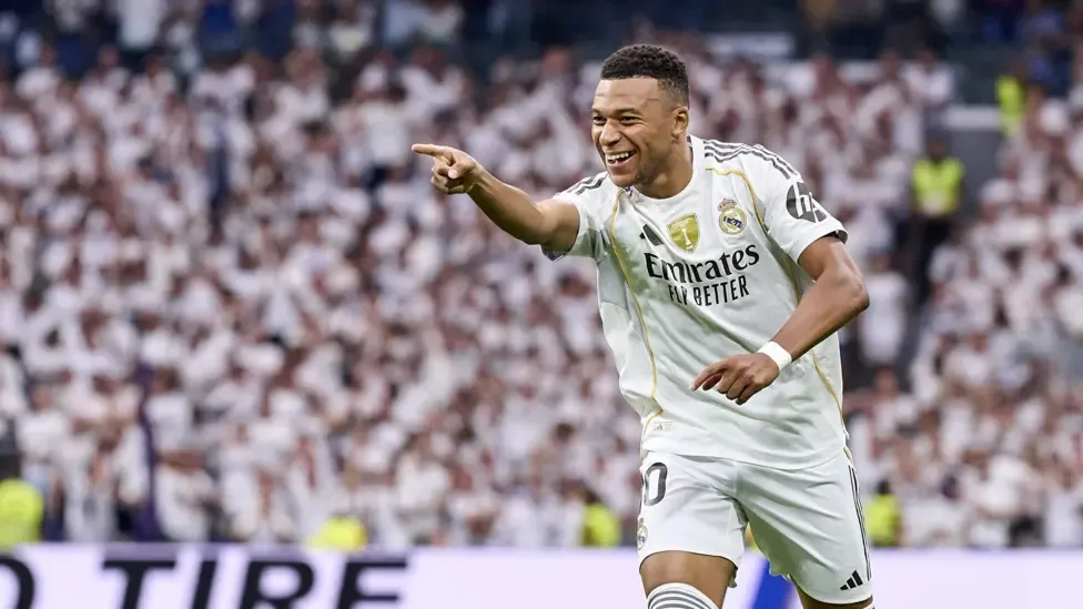 Mbappé double keeps Real Madrid perfect with win at Levante