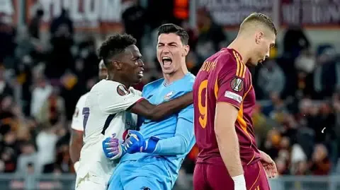 Özer’s triple penalty heroics seal Lille’s Europa League win over Roma