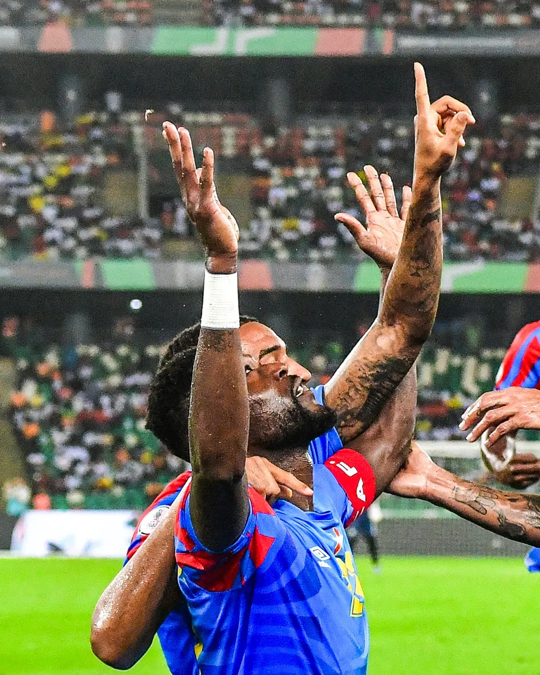 Mbemba’s stoppage-time strike sends DR Congo past Cameroon in World Cup playoff thriller