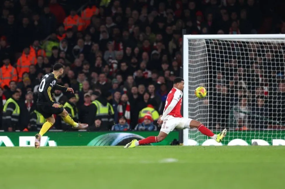 Gunners Stunned: United’s Comeback Cuts Title Lead