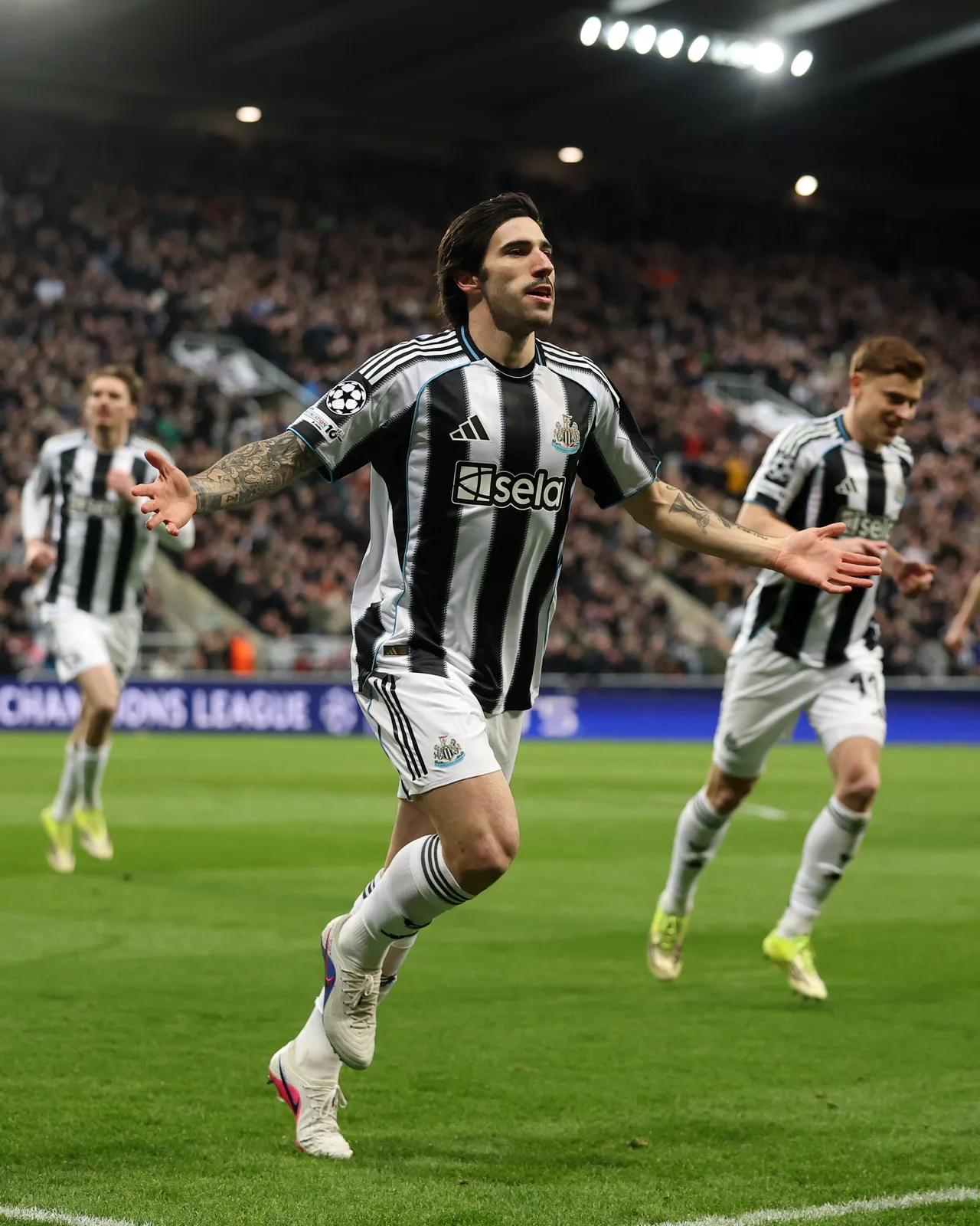 Newcastle United Cruise Past Qarabag to Secure Champions League Last-16 Spot