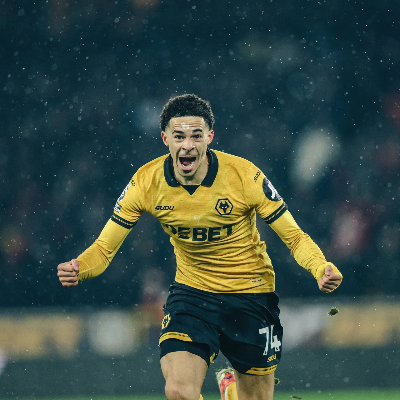 Late Drama at Molineux! Wolves Fight Back from Two‑Goal Deficit to Hold Arsenal in 2–2 Premier League Thriller