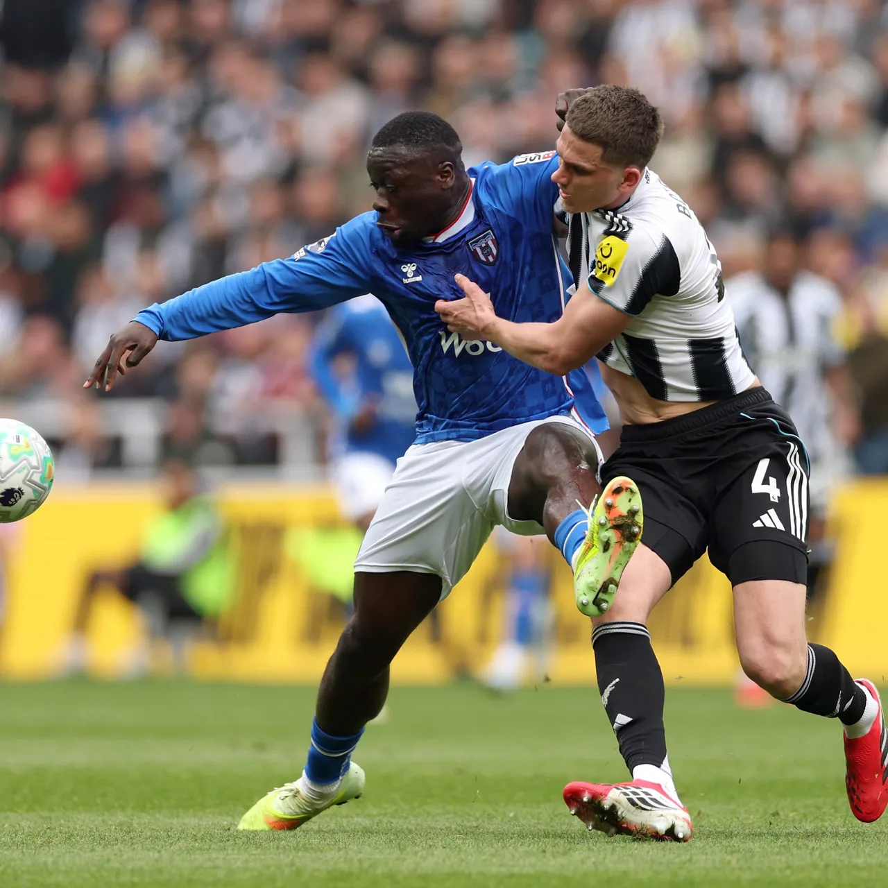 Newcastle 1-2 Sunderland: Brobbey breaks Tyneside as black cats silence St James’ Park