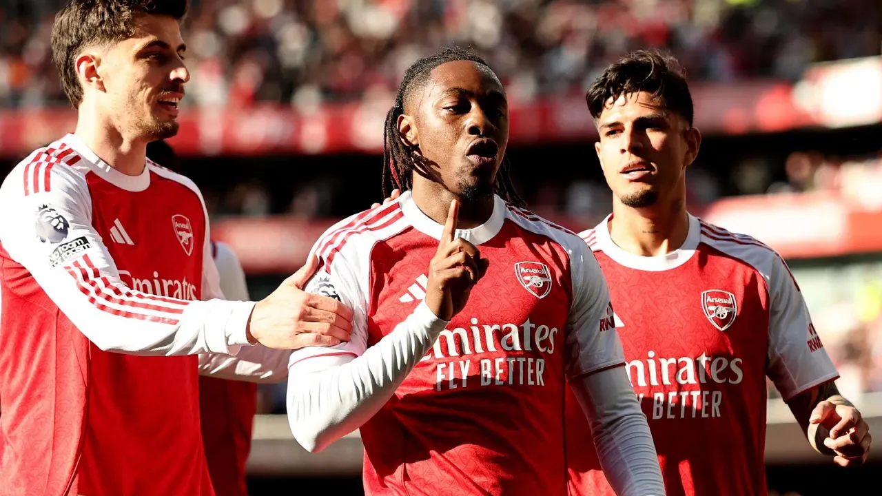 Premier League Saturday: Arsenal hold firm as Fulham stun Villa