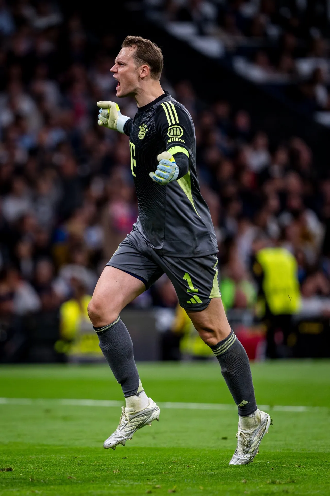 Bayern strike twice to beat Real Madrid 2-1 at the Bernabeu