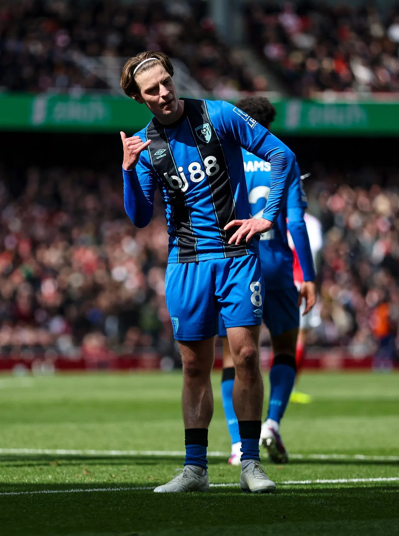 Arsenal stumble as Bournemouth snatch crucial win to shake title race