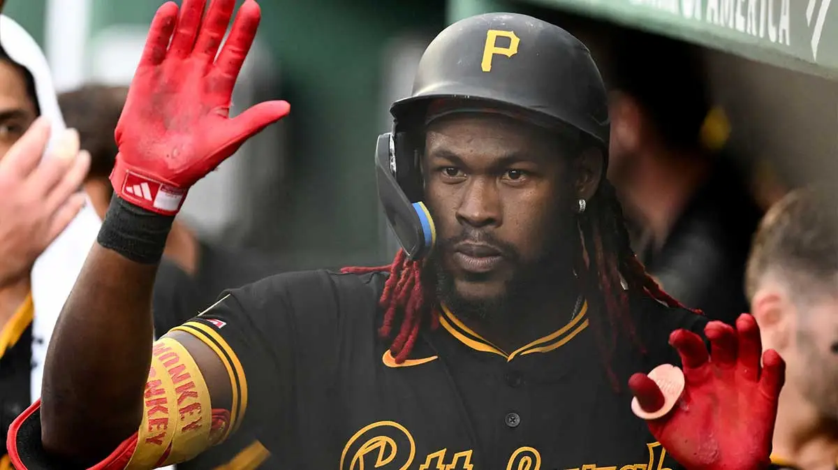 Pirates Dominate Red Sox 10-3, Take First Two in Boston