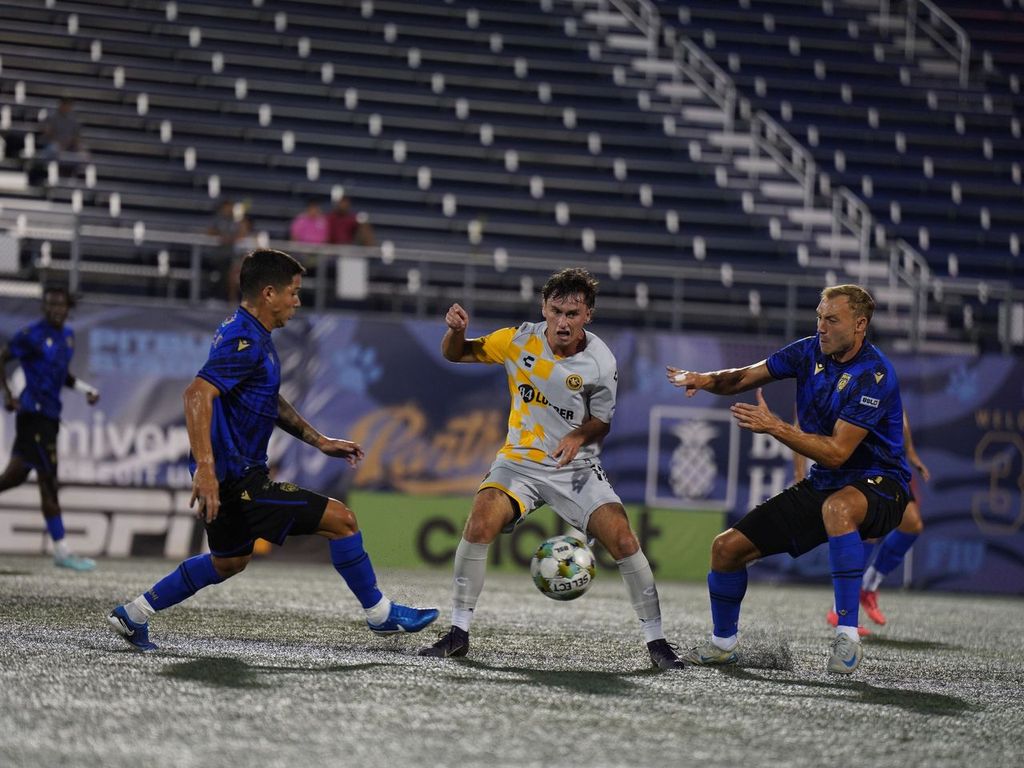 Pittsburgh starts fast, but loses to Miami 3-1