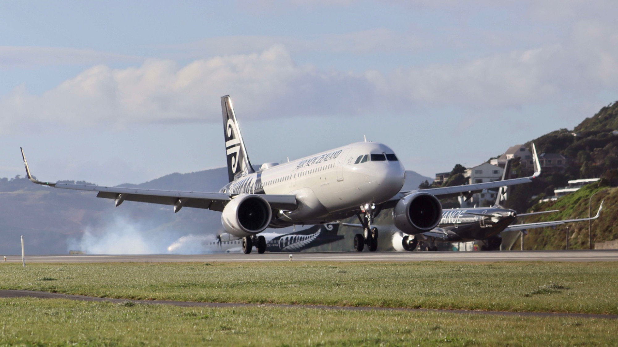 Air New Zealand ZK-NHD at nzwn by captainjoshq300