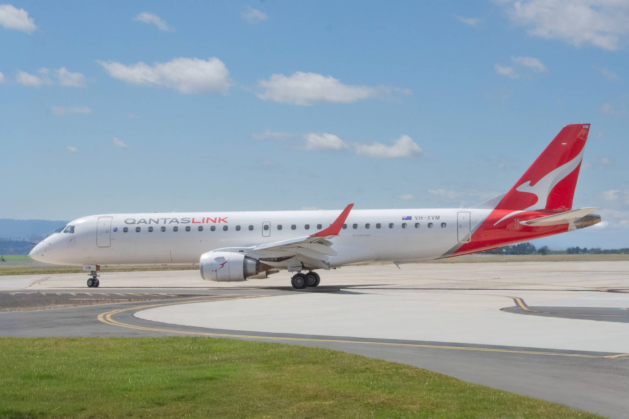 QantasLink VH-XVM at YMLT by Fly45