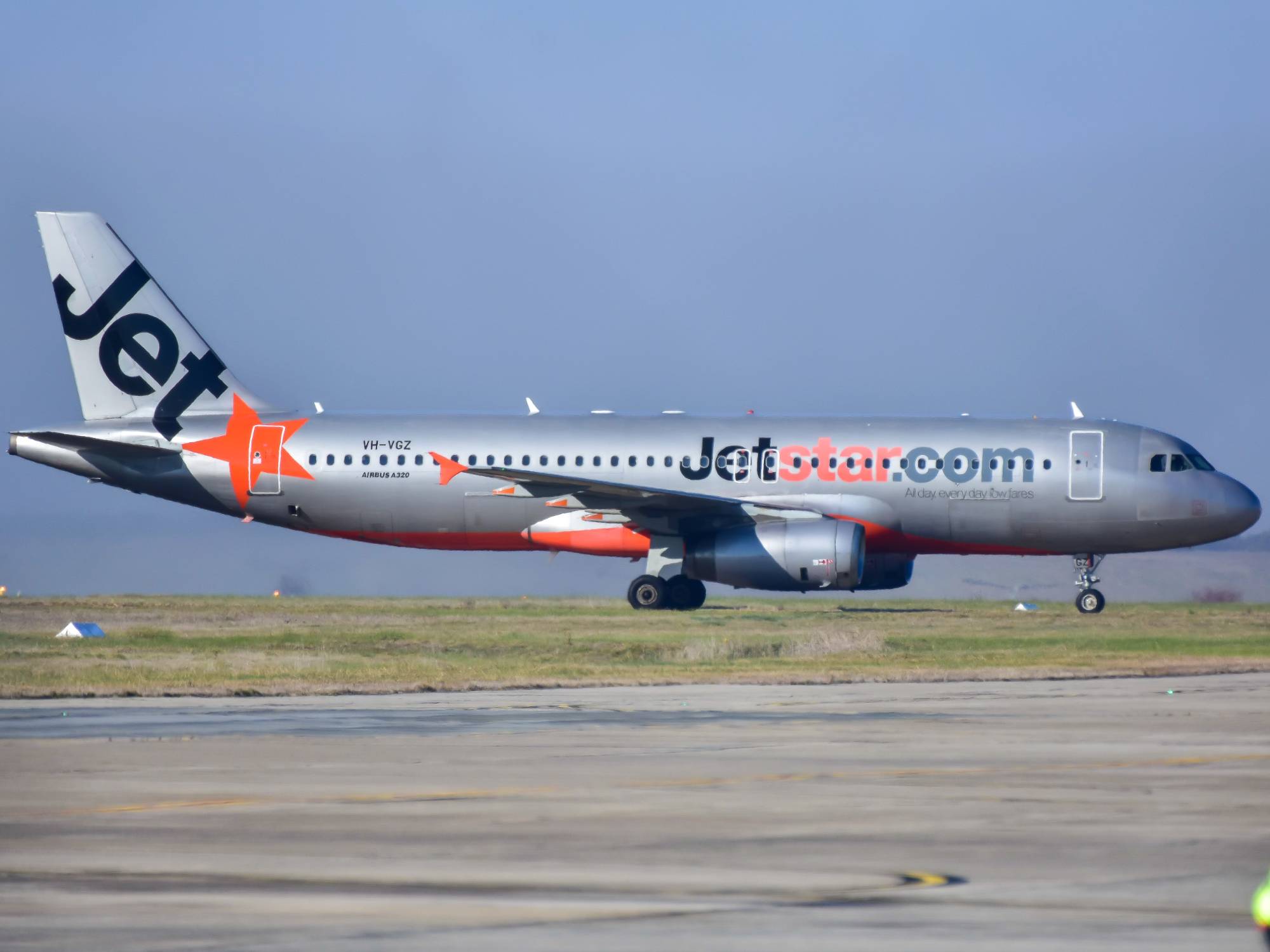 Jetstar VH-VGZ at YMLT by Fly45