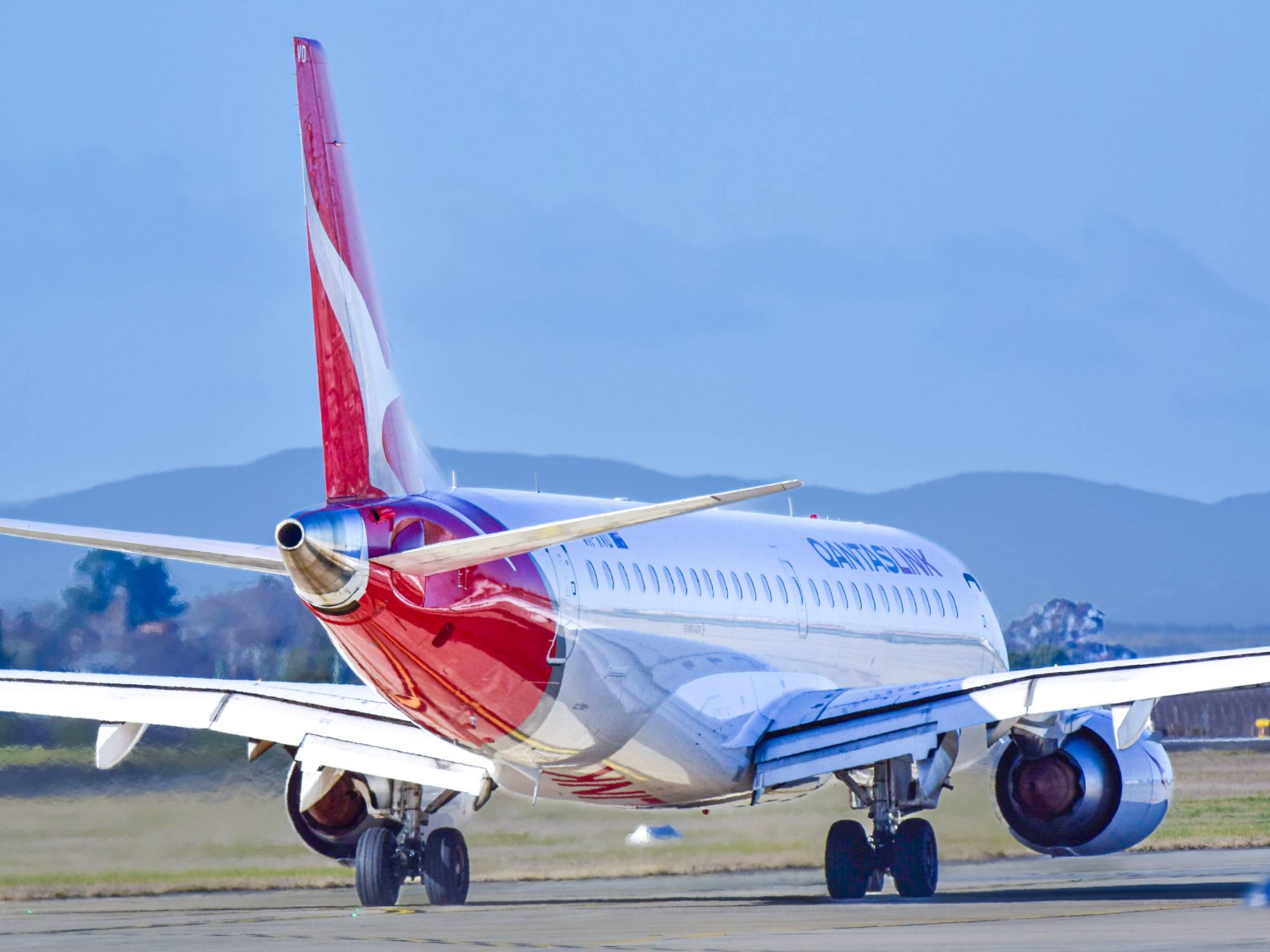 QantasLink VH-XVO at YMLT by Fly45