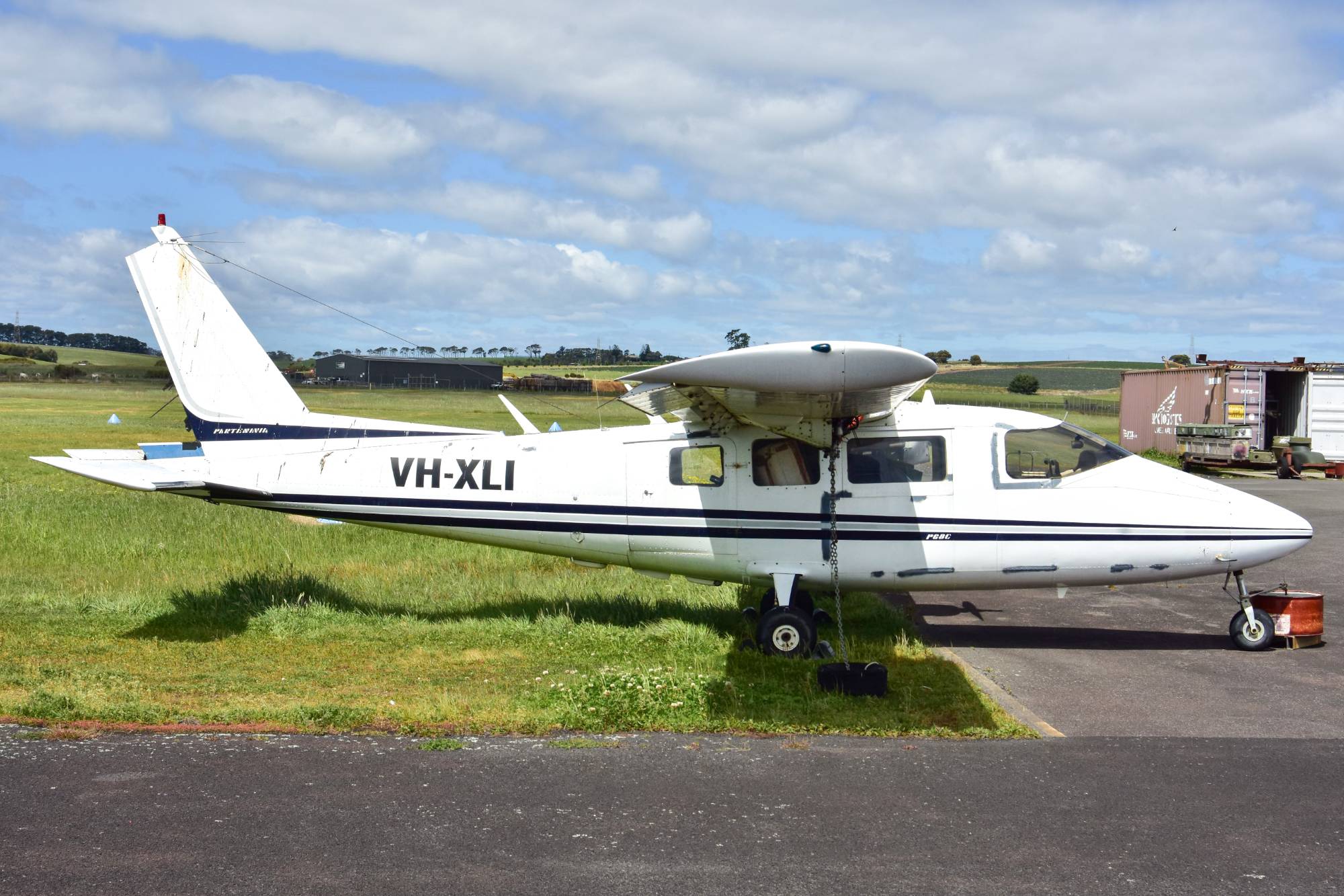 VH-XLI at YDPO by Fly45