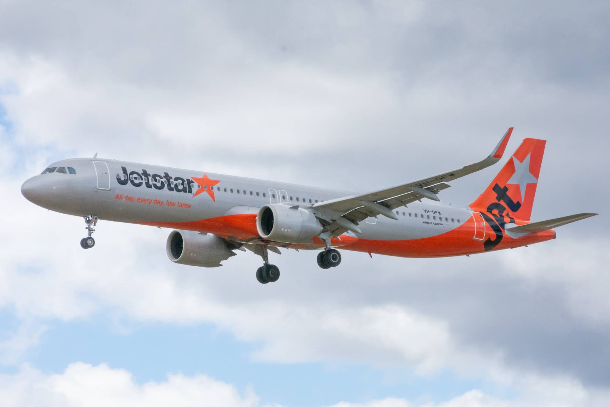 Jetstar VH-OFW at YMHB by Fly45