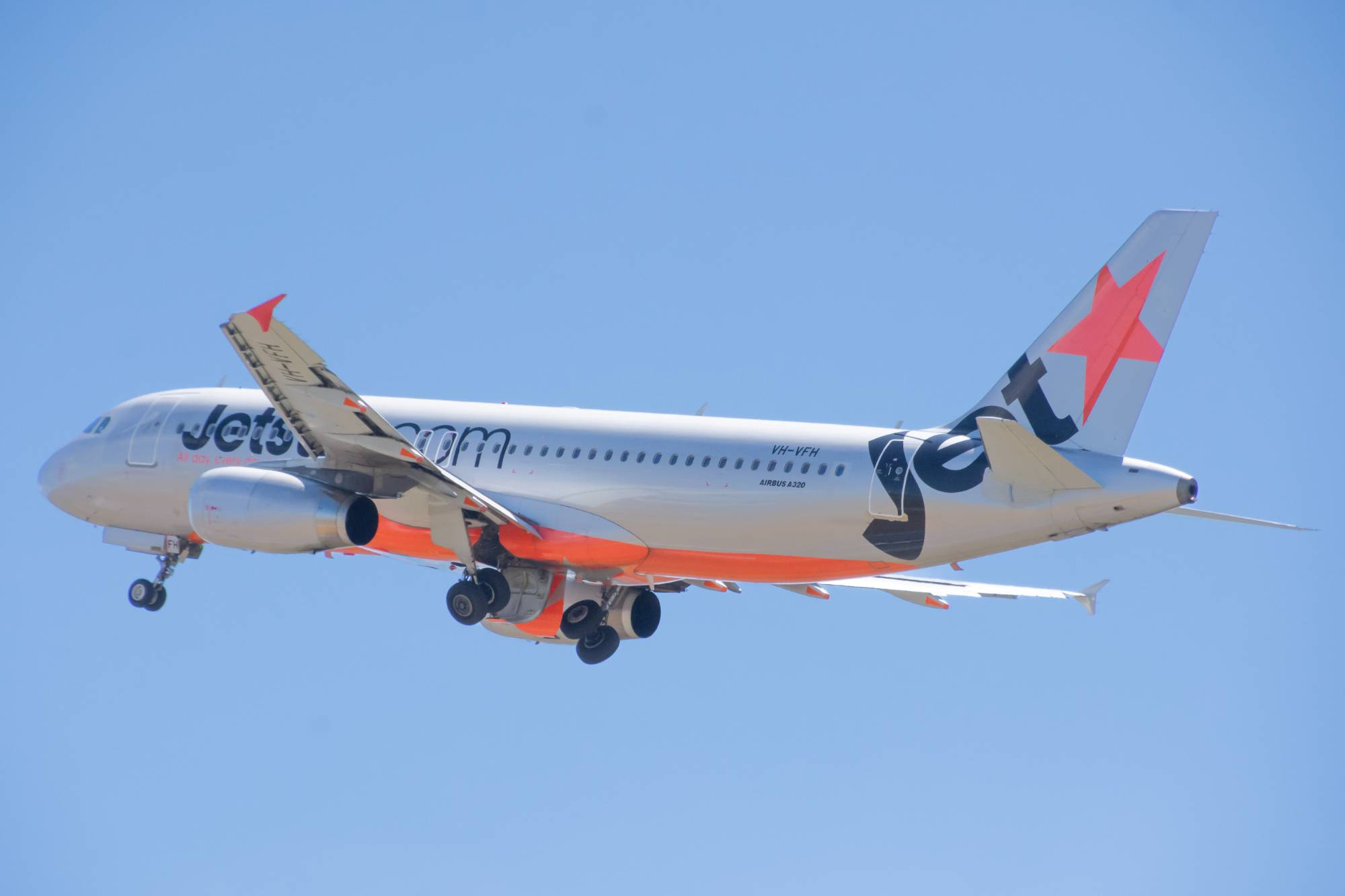 Jetstar VH-VFH at YMLT by Fly45