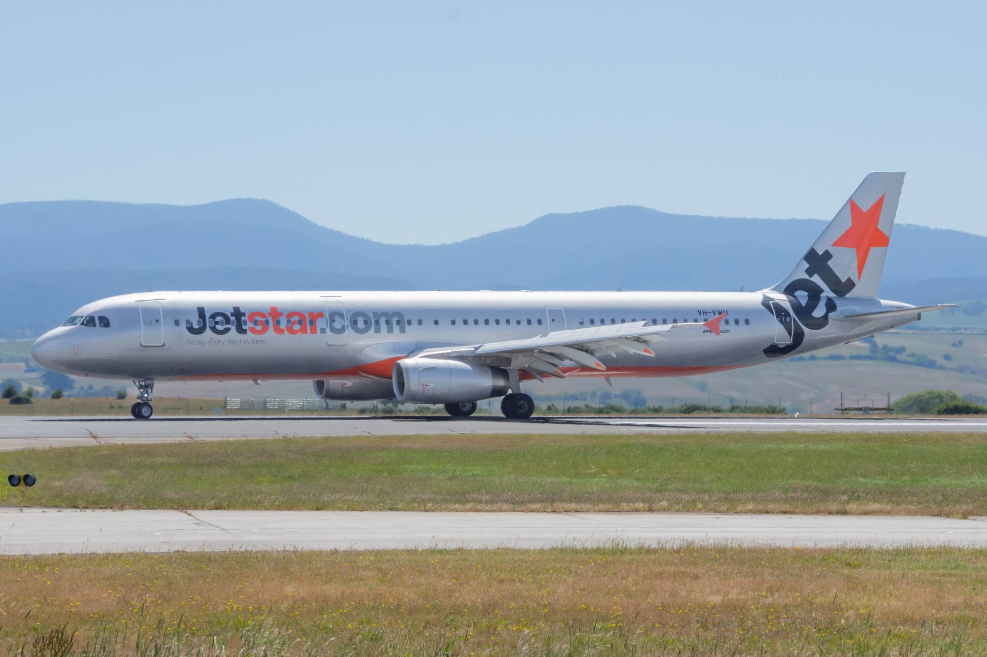 Jetstar VH-VWU at YMLT by Fly45