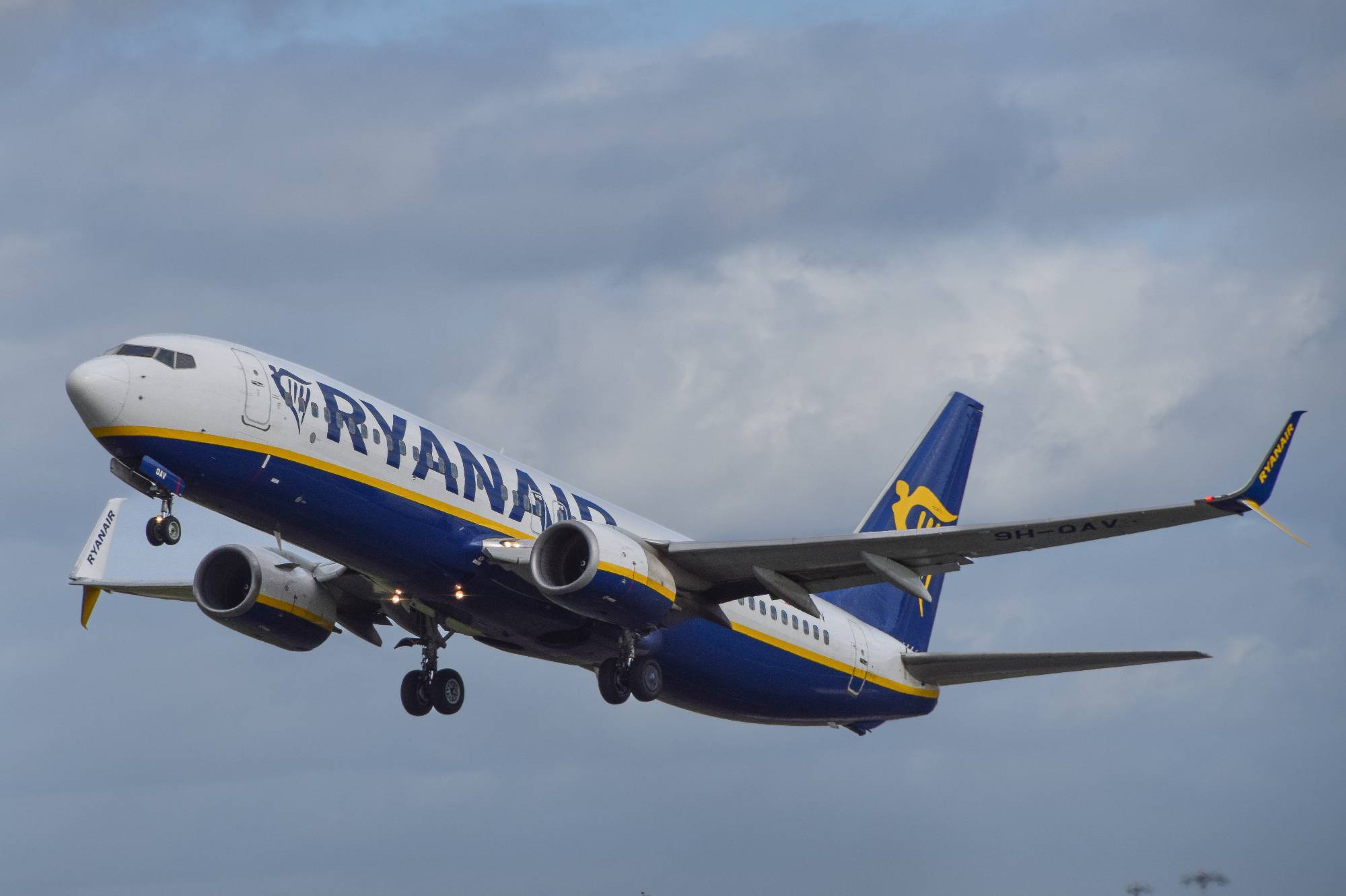 Ryanair 9H-QAV at EGGD by mj7