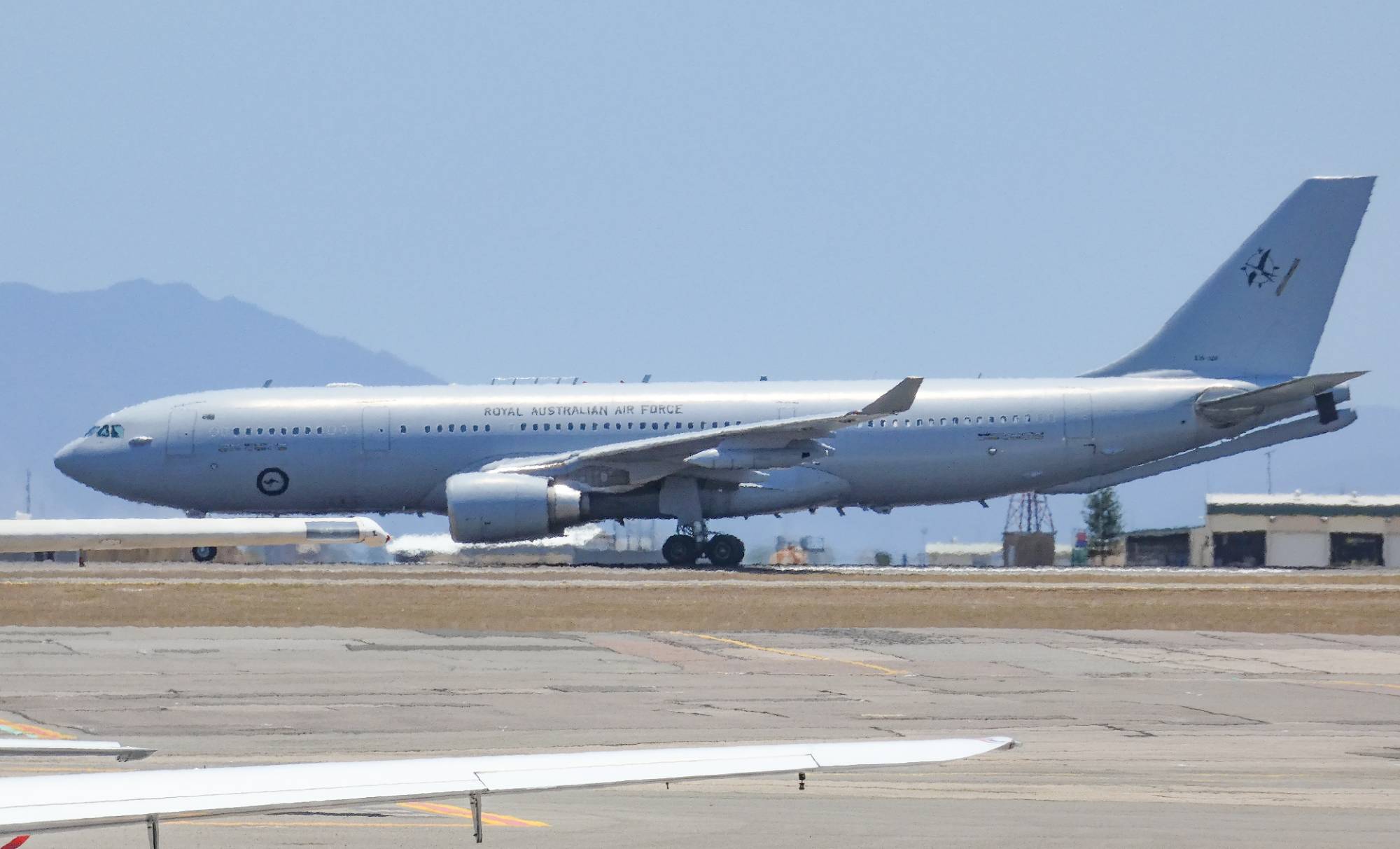 Royal Australian Air Force A39-006 at YBTL by SingingAvgeek