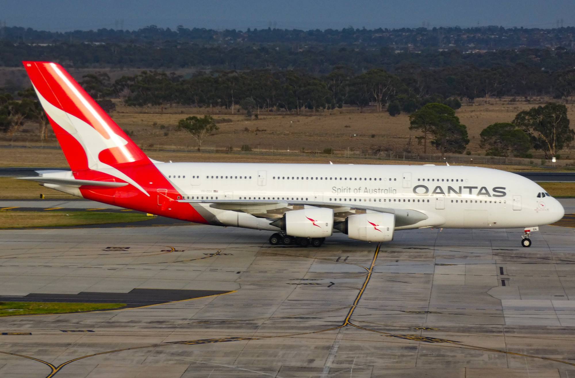 Qantas VH-OQA at YMML by SingingAvgeek