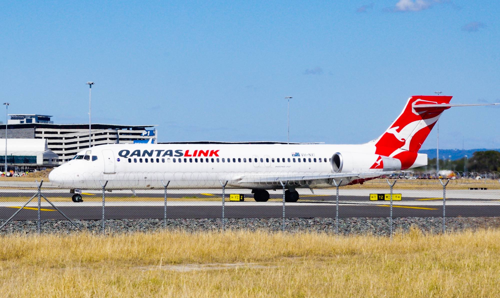 QantasLink (National Jet Systems) VH-NXI at YBBN by SingingAvgeek