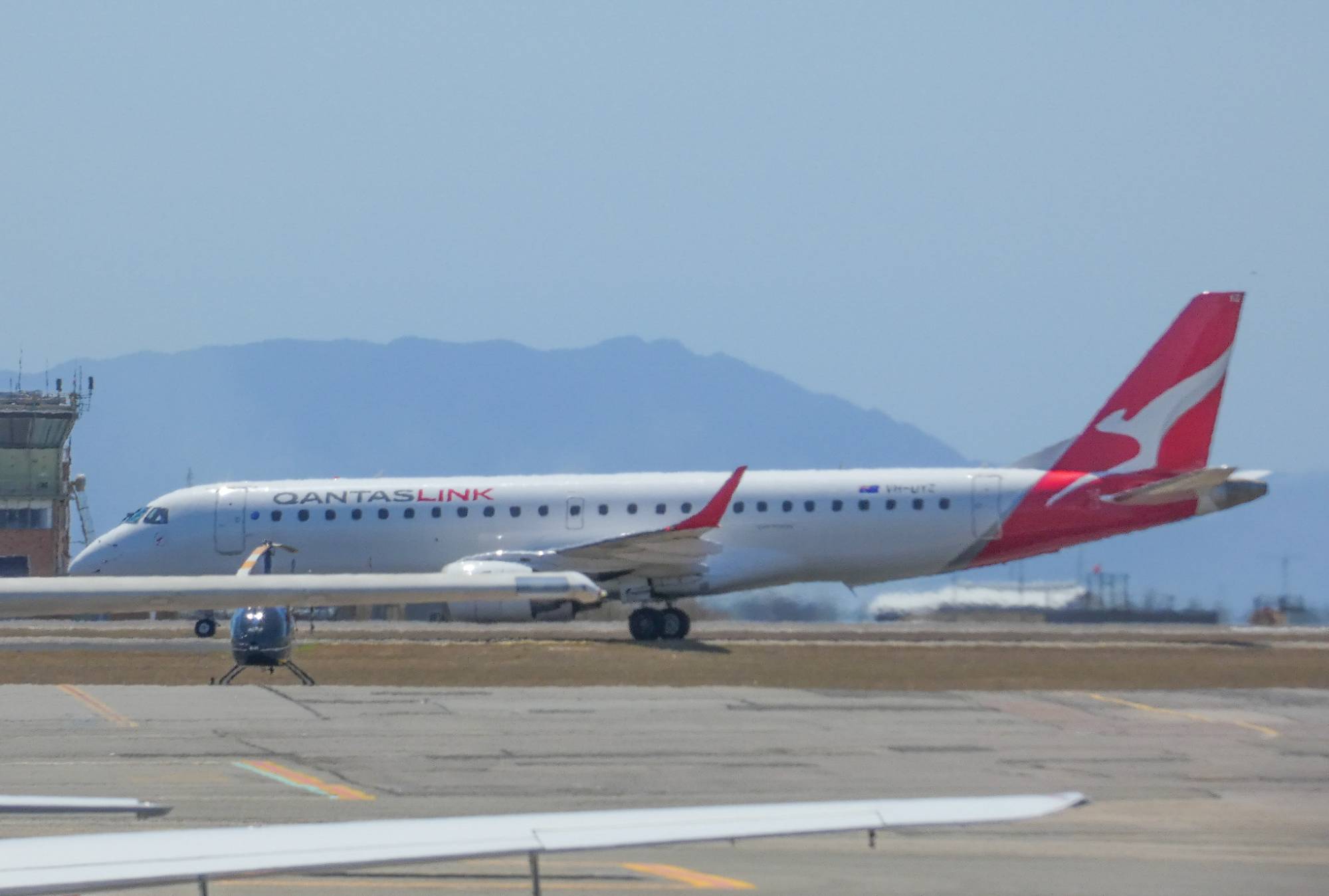 QantasLink (Alliance Airlines) VH-UYZ at YBTL by SingingAvgeek
