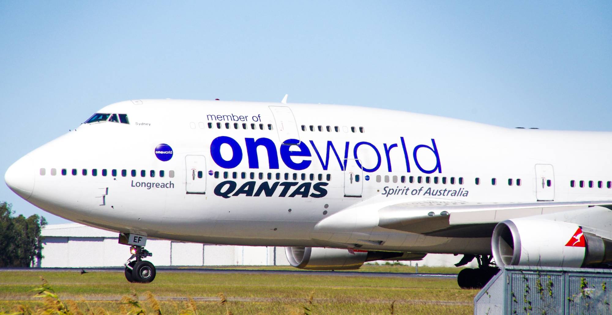 Qantas VH-OEF at YBBN by SingingAvgeek