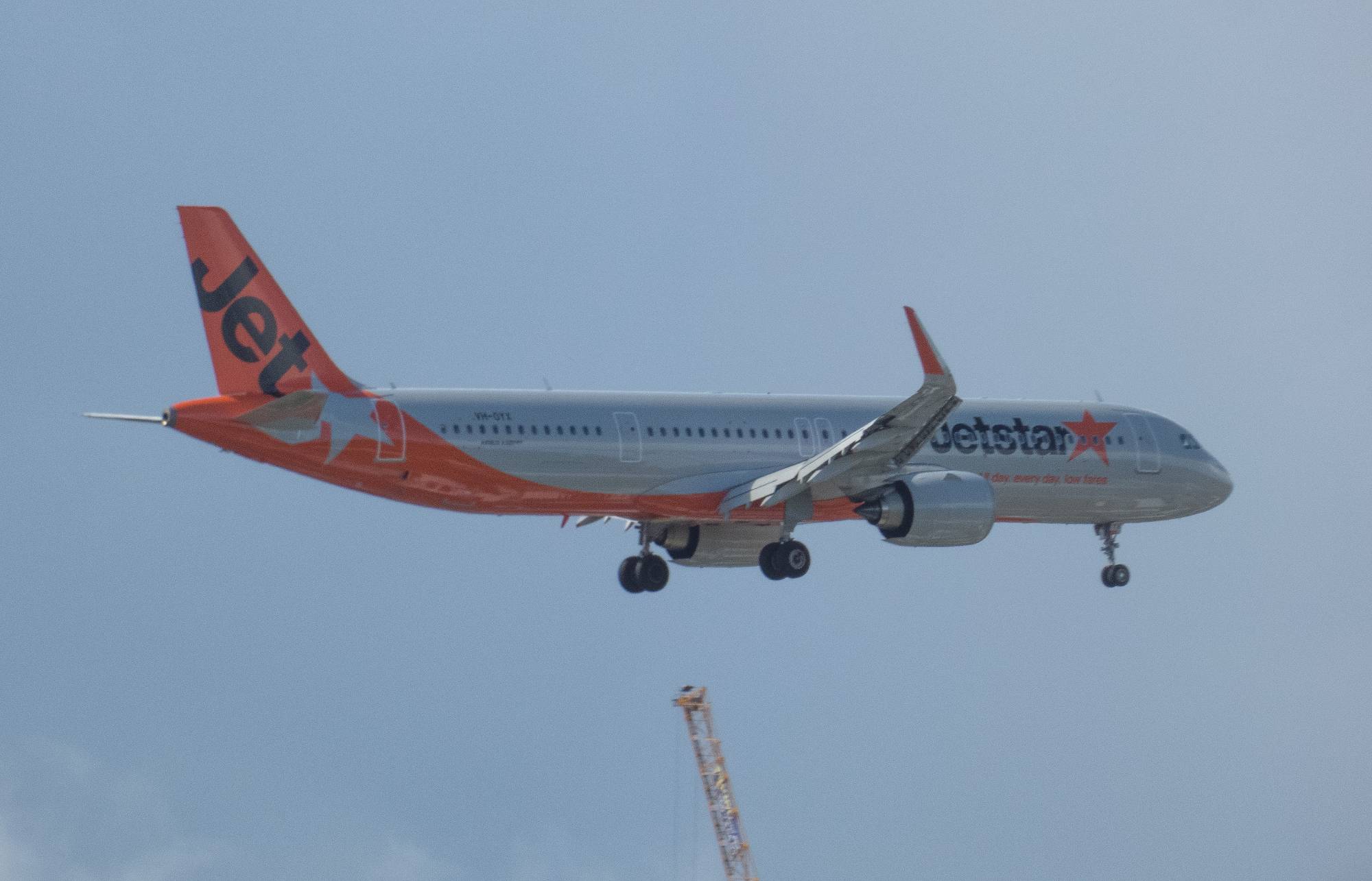 Jetstar VH-OYX at YBCG by SingingAvgeek