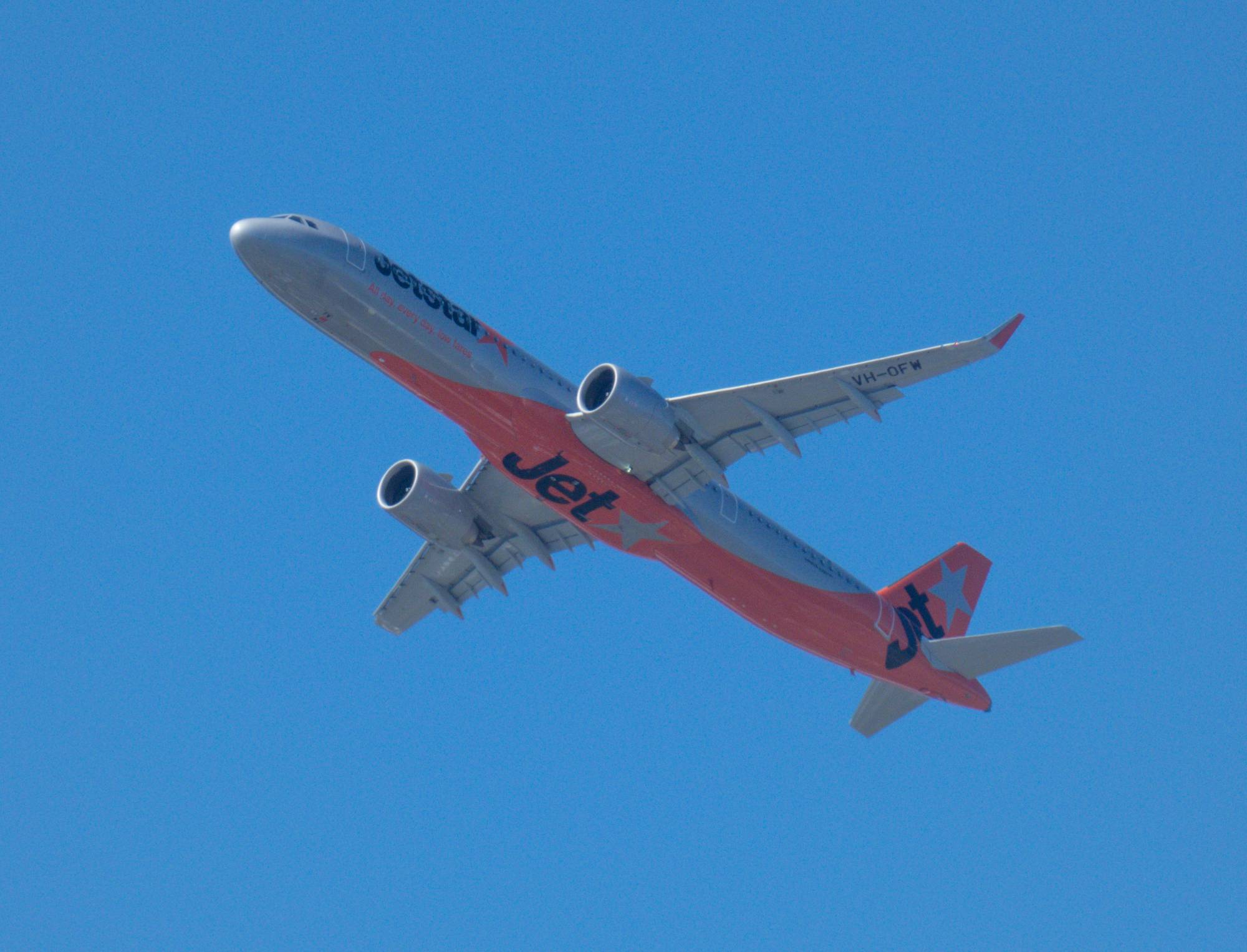 Jetstar VH-OFW at YBCG by SingingAvgeek