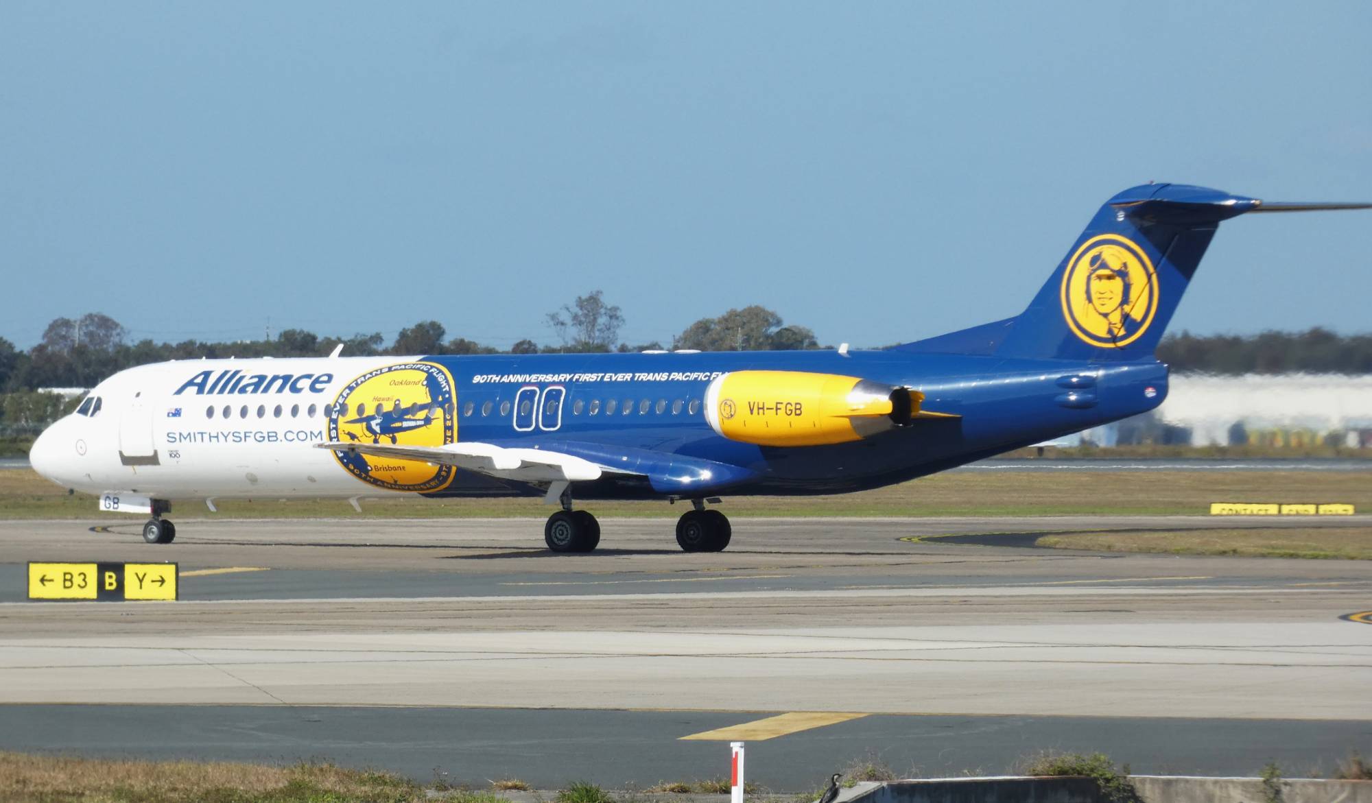 Alliance Airlines VH-FGB at YBBN by SingingAvgeek
