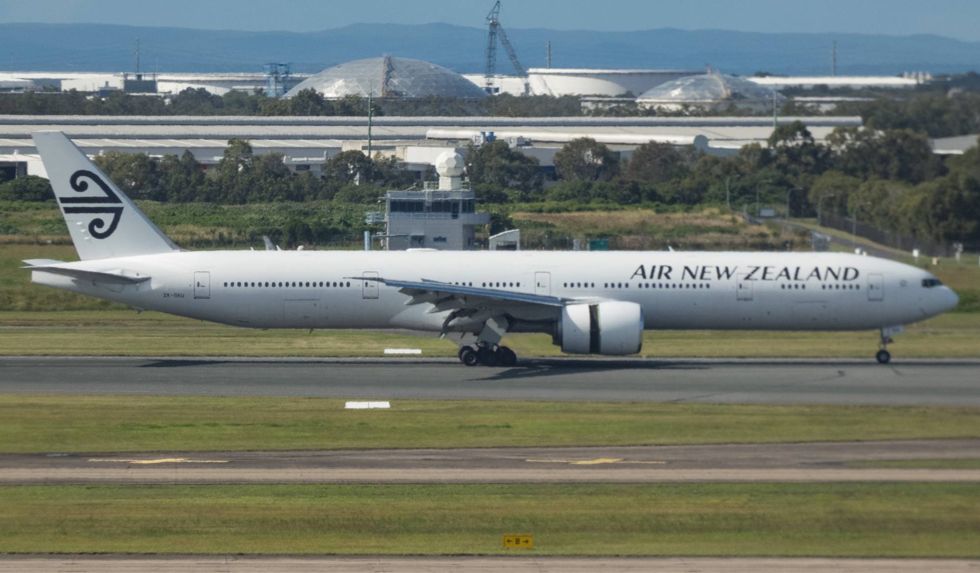 Air New Zealand ZK-OKU at YBBN by SingingAvgeek