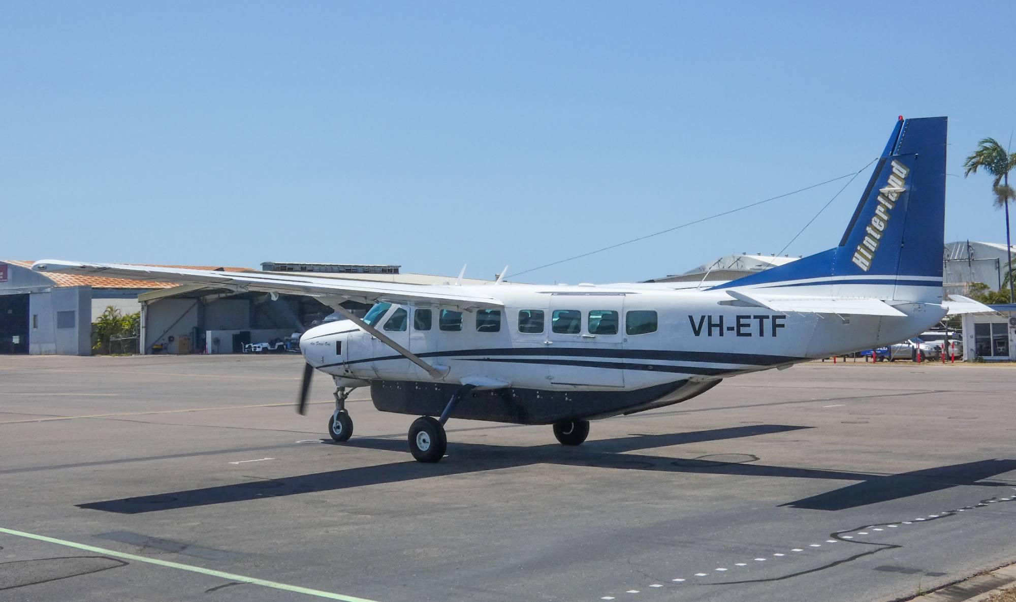 Hinterland Aviation VH-ETF at YBTL by SingingAvgeek