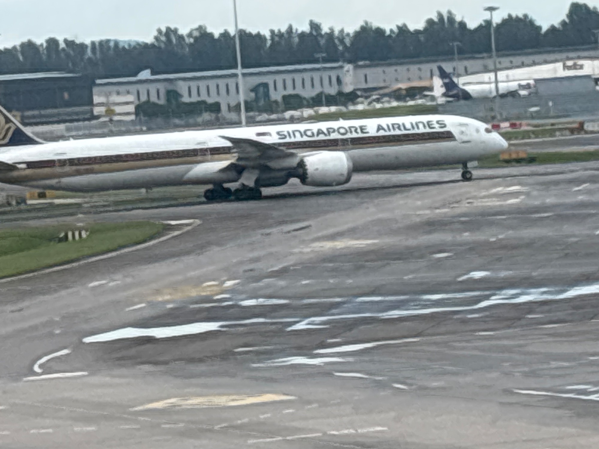 Singapore Airlines 9V-SCV at WSSS by KKNNKJ
