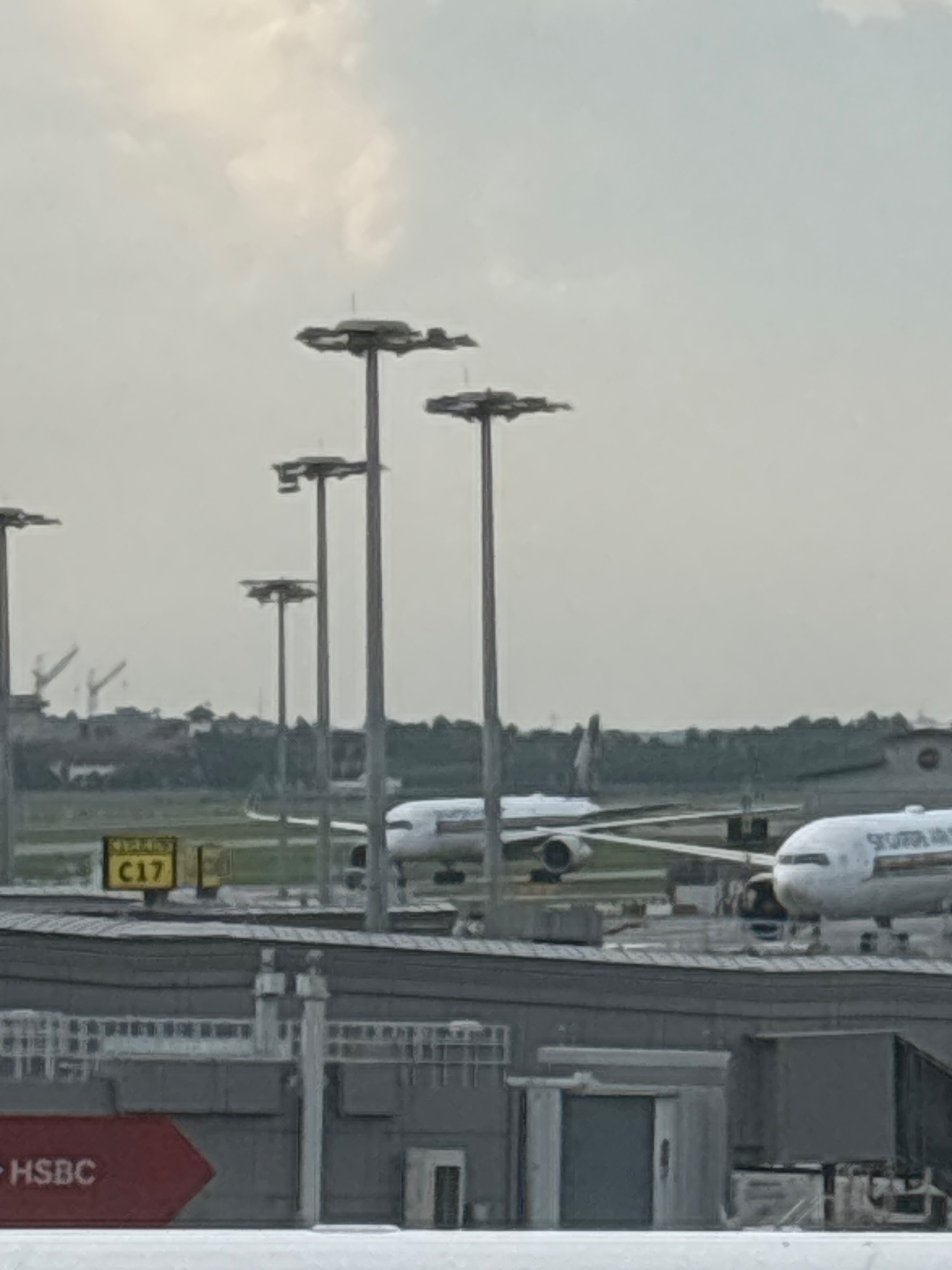 Singapore Airlines 9V-SCB at WSSS by KKNNKJ
