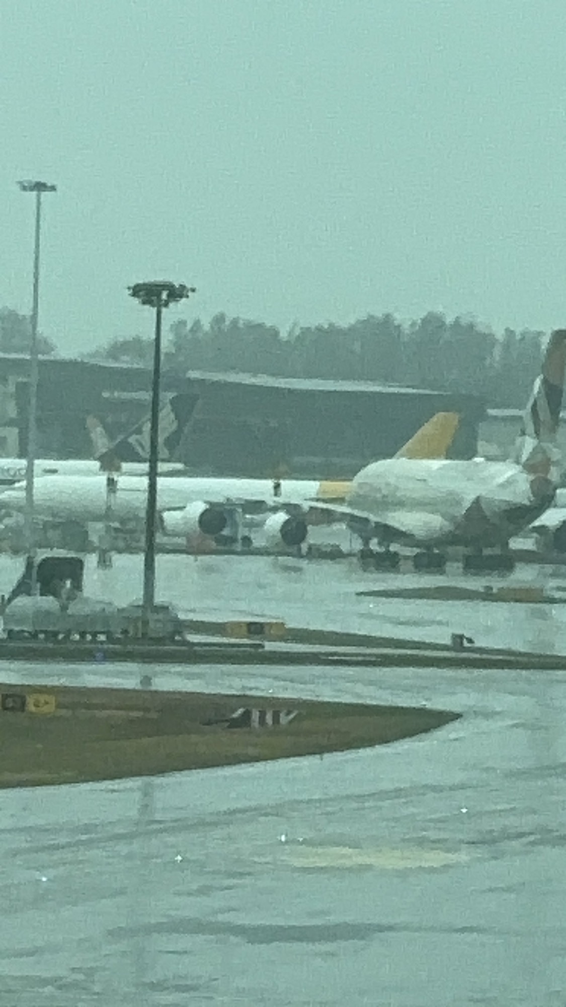 Etihad Airways A6-API at WSSS by KKNNKJ