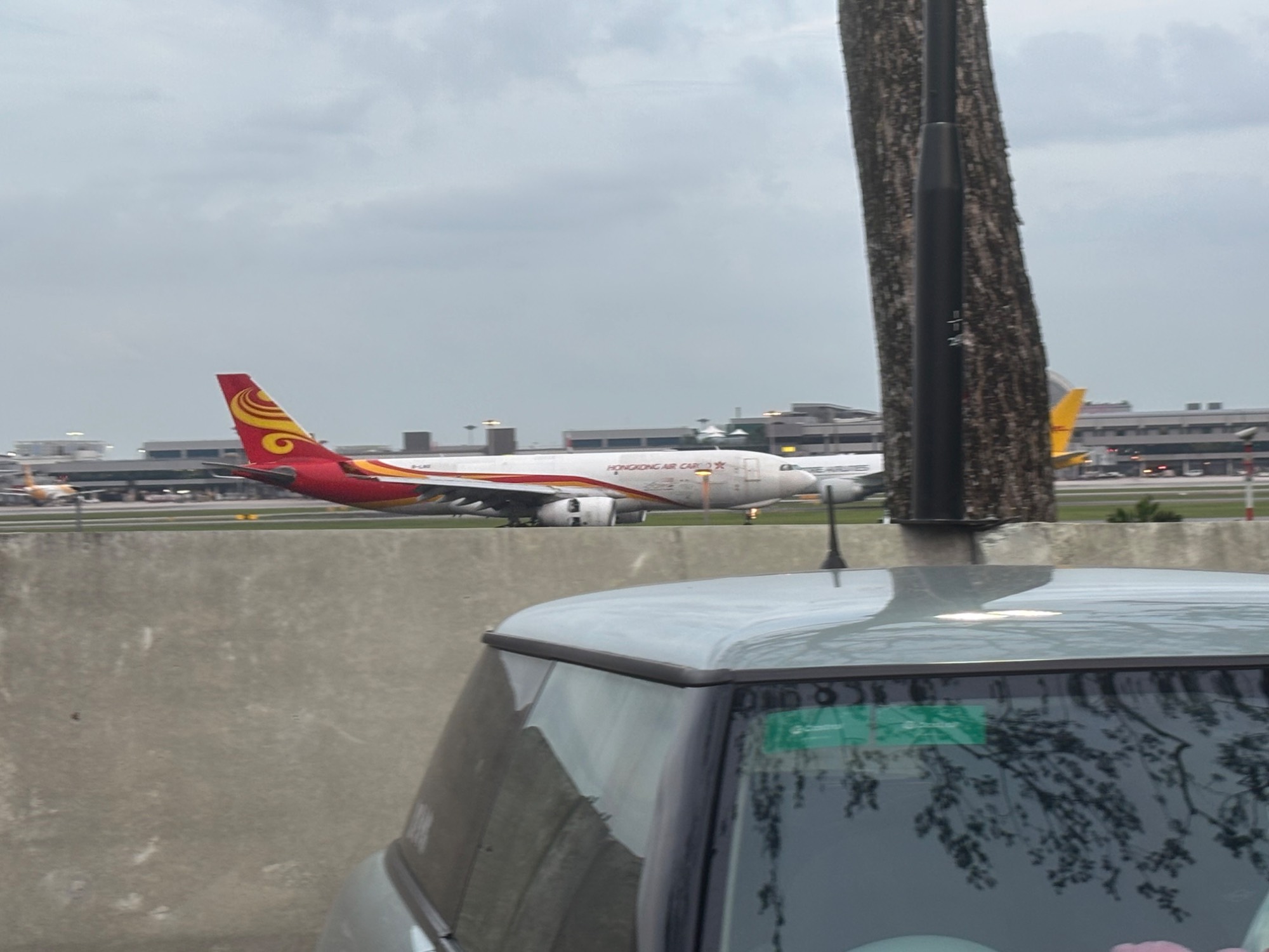 Hong Kong Air Cargo B-LNX at WSSS by KKNNKJ