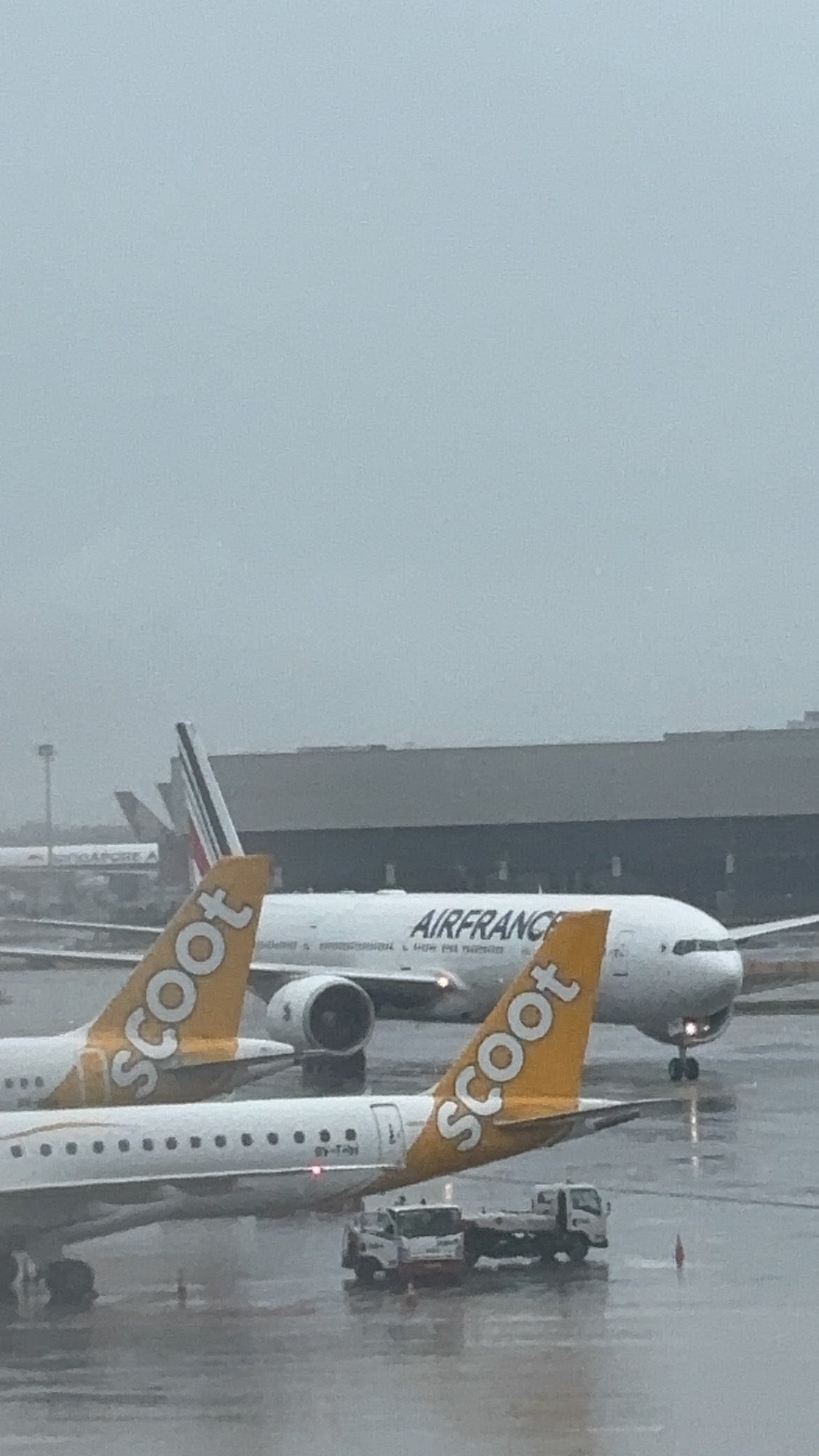 Air France F-GZNE at WSSS by KKNNKJ