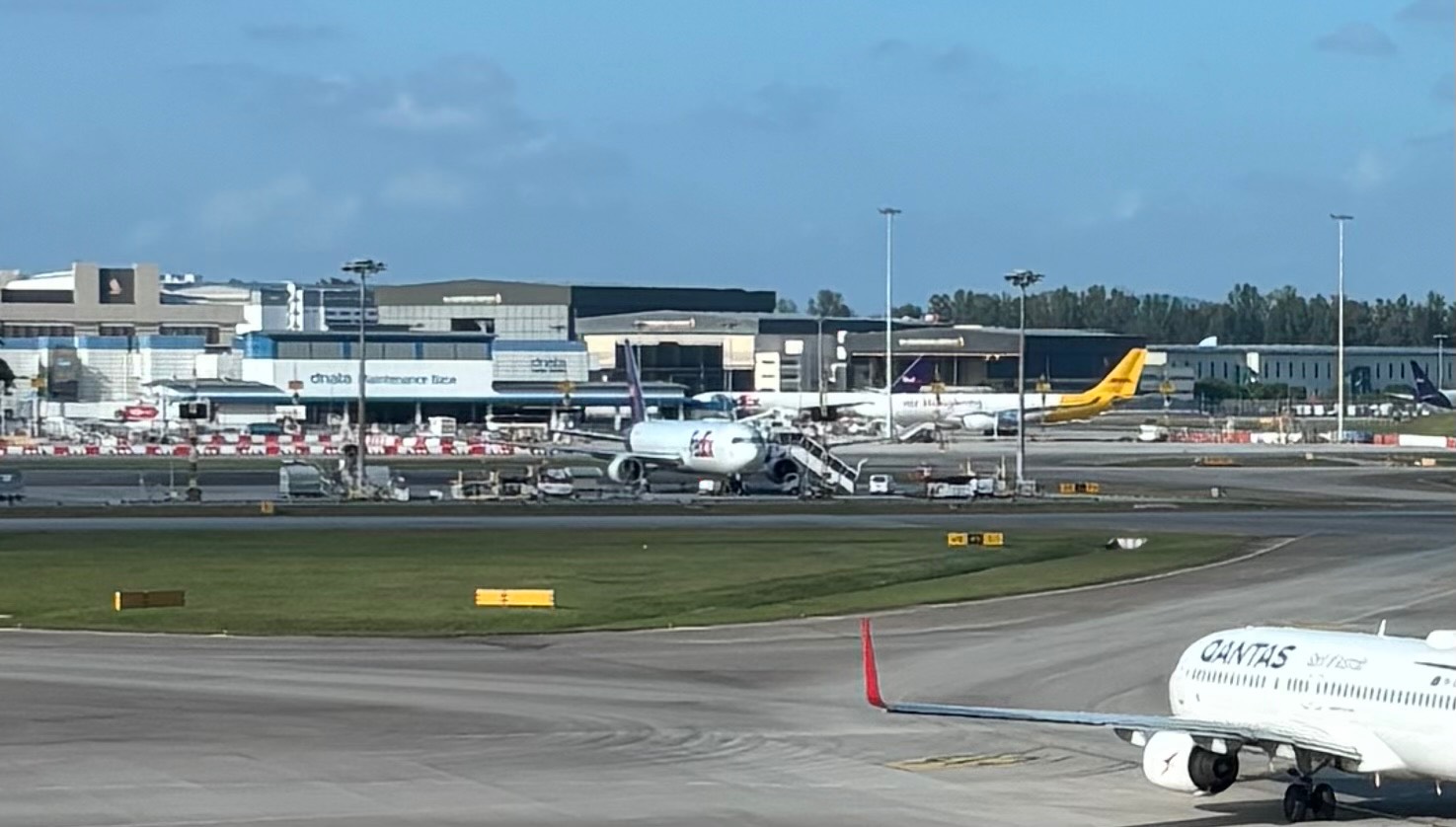 FedEx N249FE at WSSS by KKNNKJ
