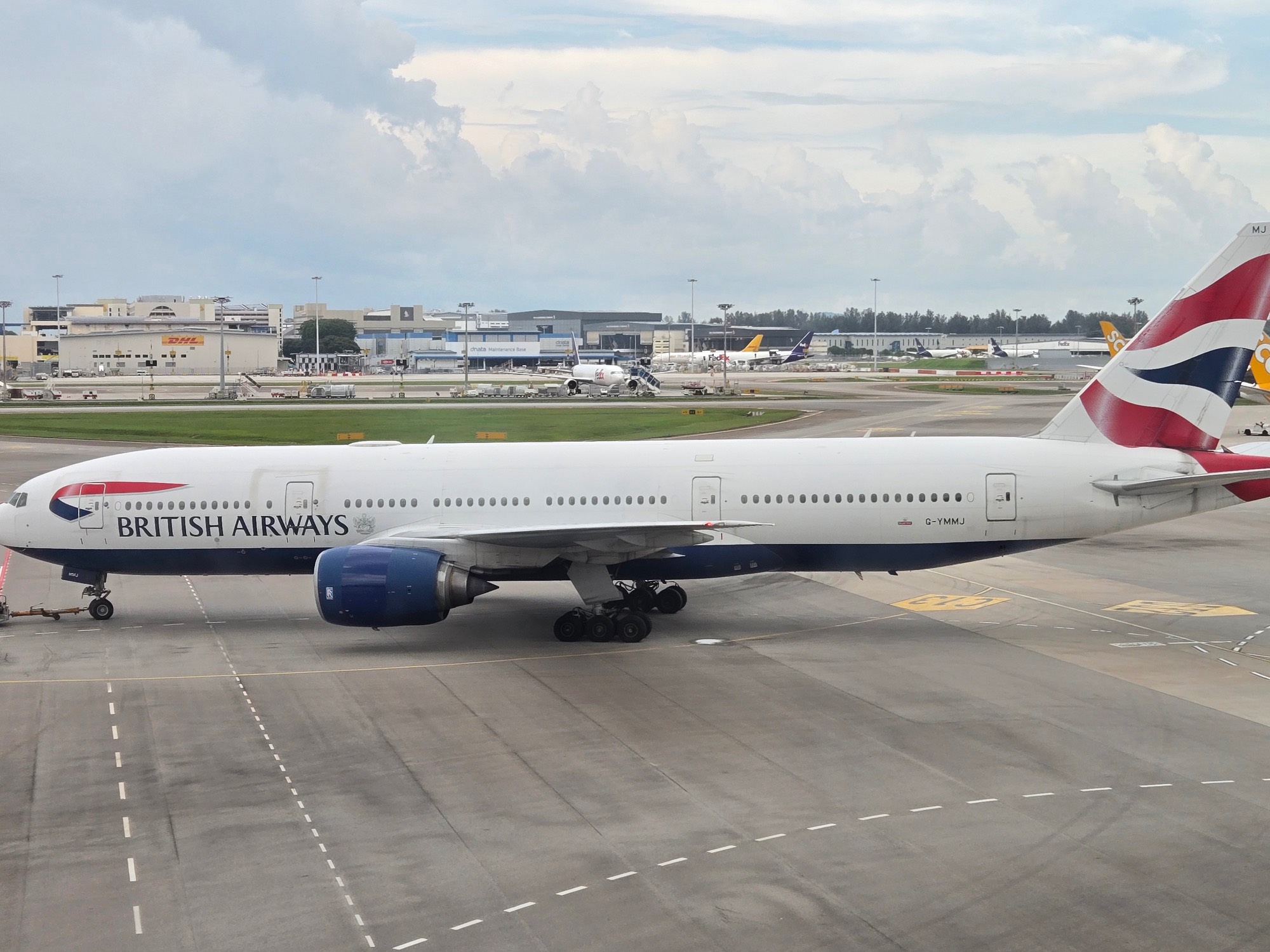 British Airways G-YMMJ at WSSS by KKNNKJ