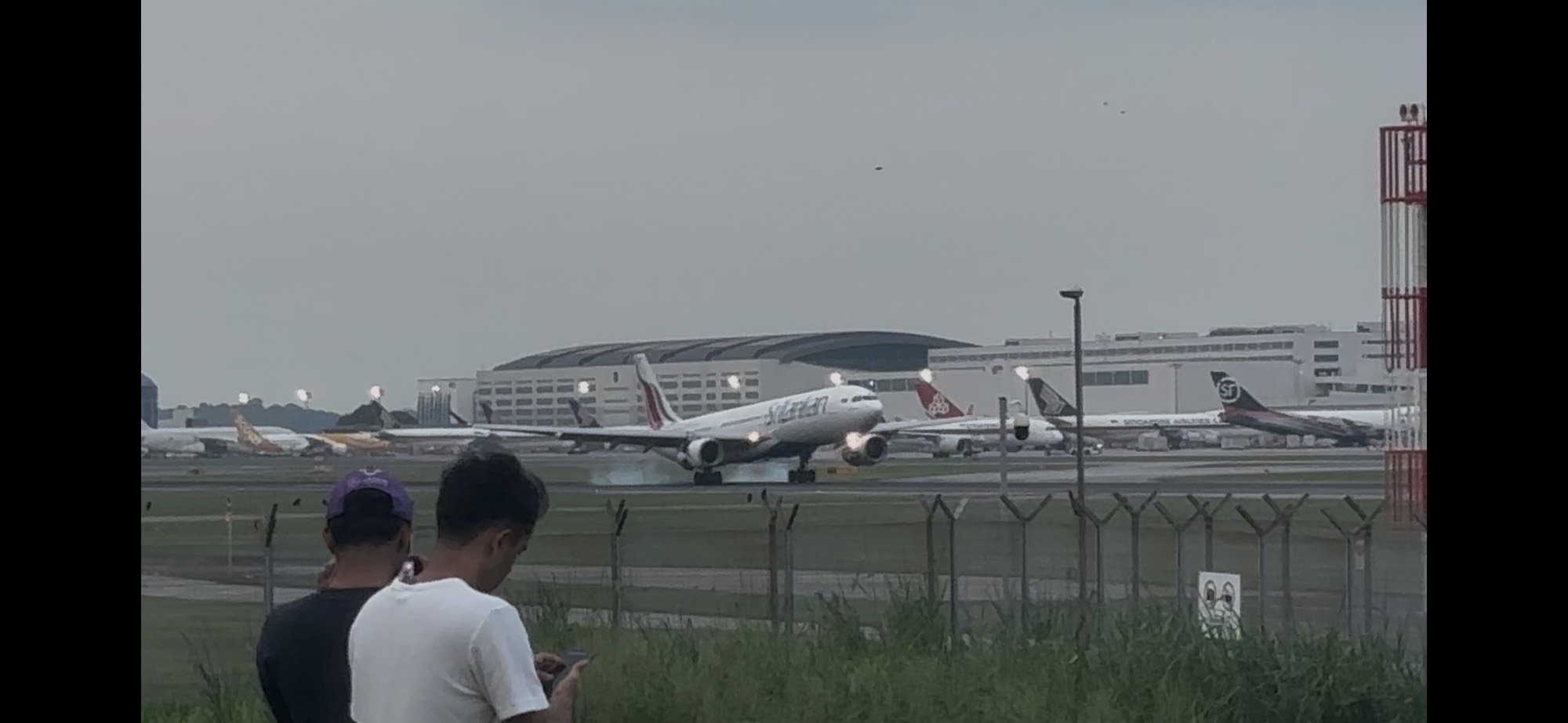Sri Lankan Airways 4R-ALN at WSSS by KKNNKJ