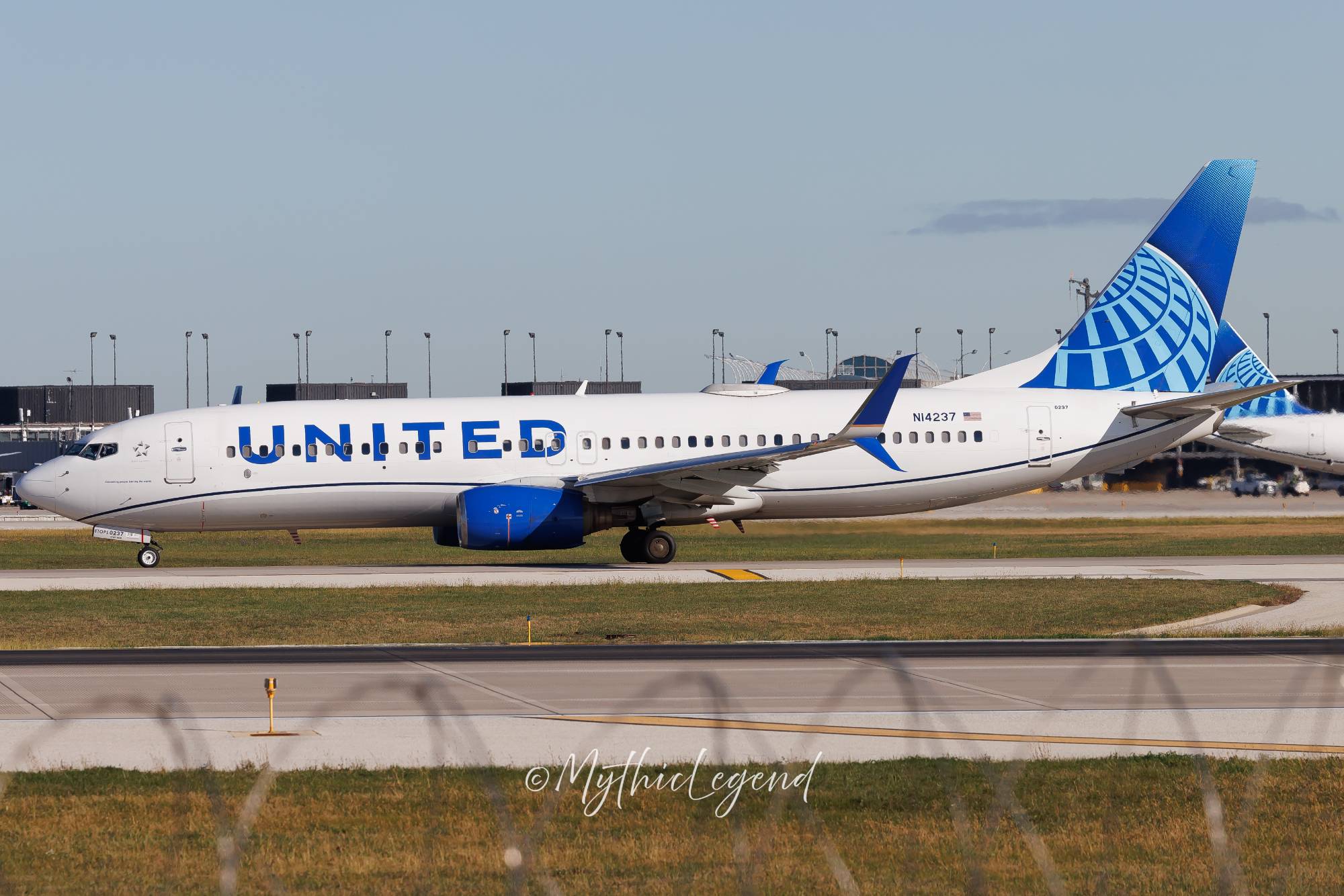 United Airlines N14237 at KORD by MythicLegend