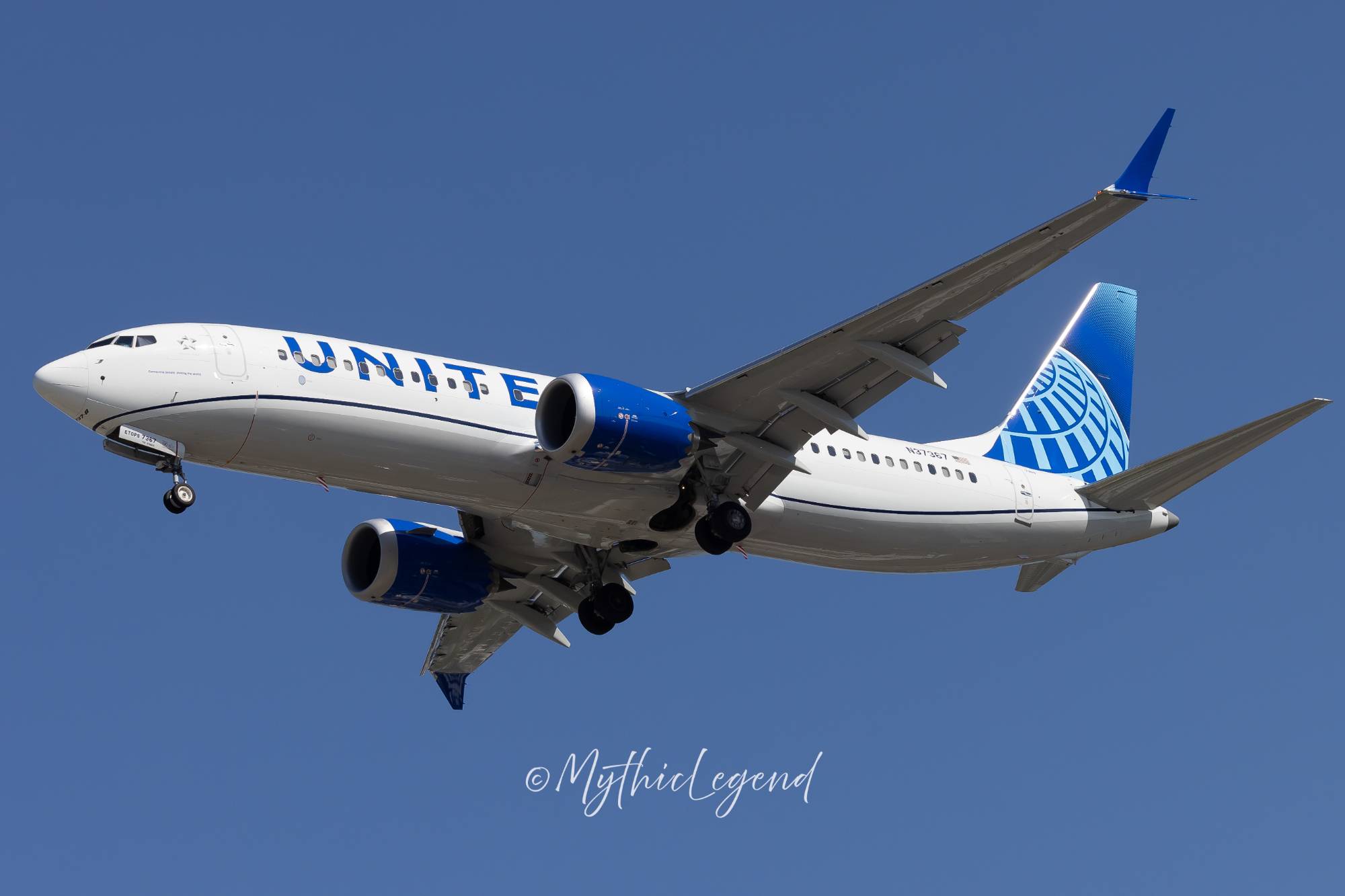 United Airlines N37367 at KEWR by MythicLegend