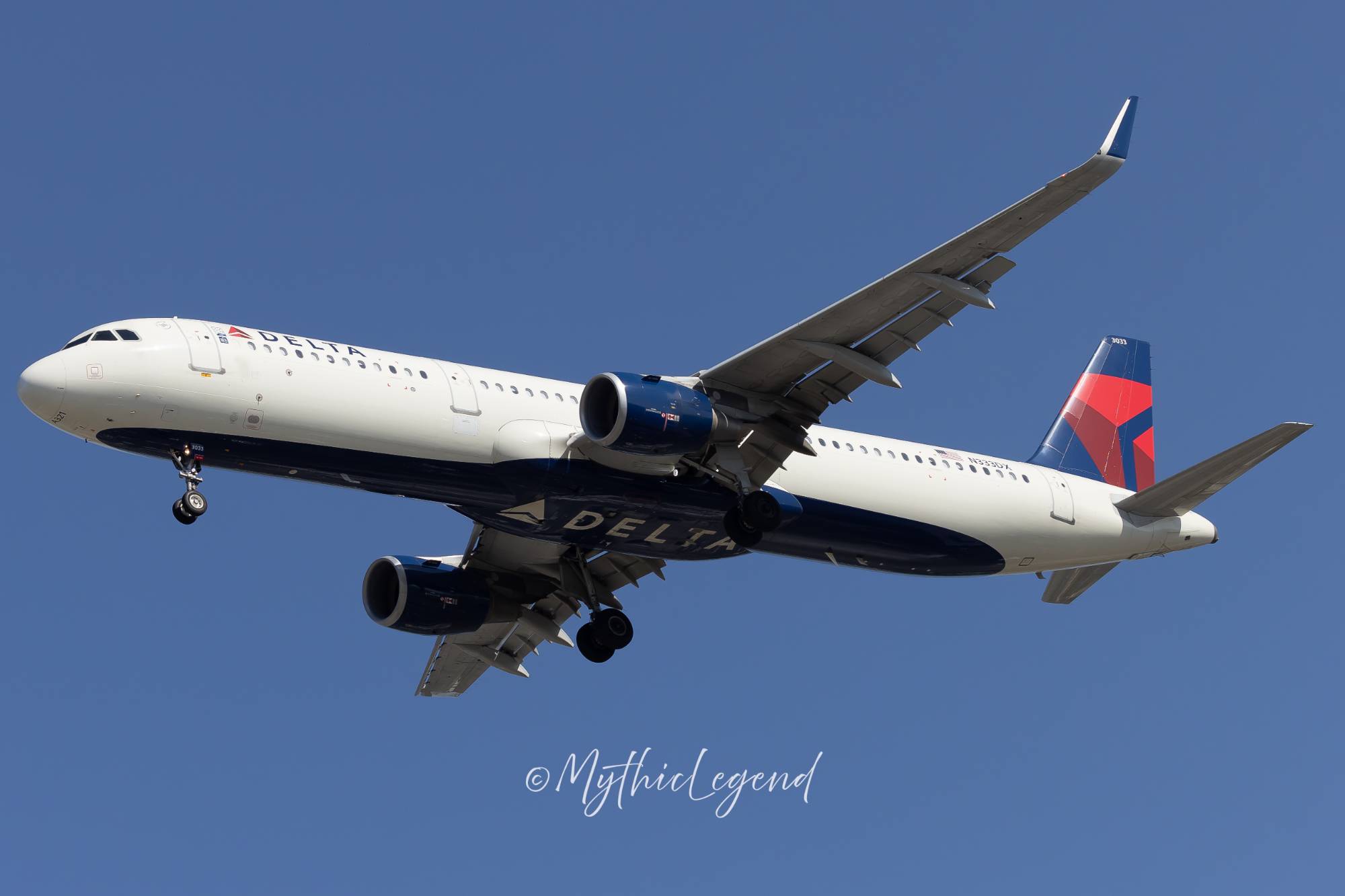Delta Air Lines N333DX at KEWR by MythicLegend