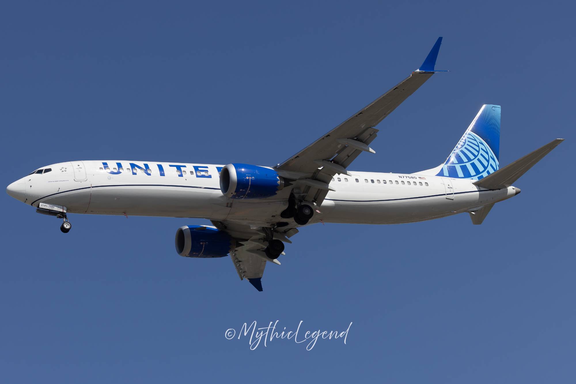 United Airlines N77580 at KEWR by MythicLegend