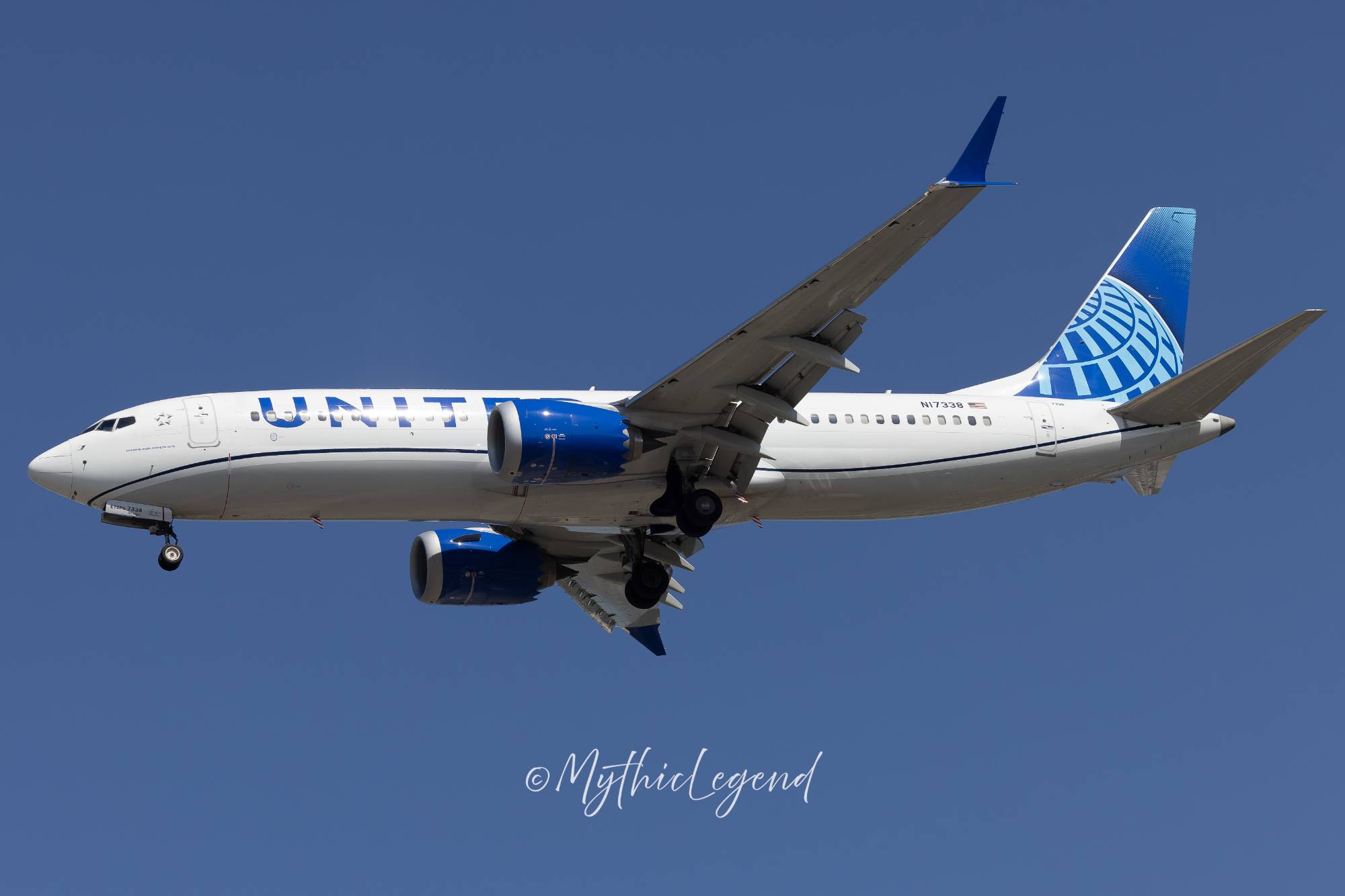United Airlines N17338 at KEWR by MythicLegend