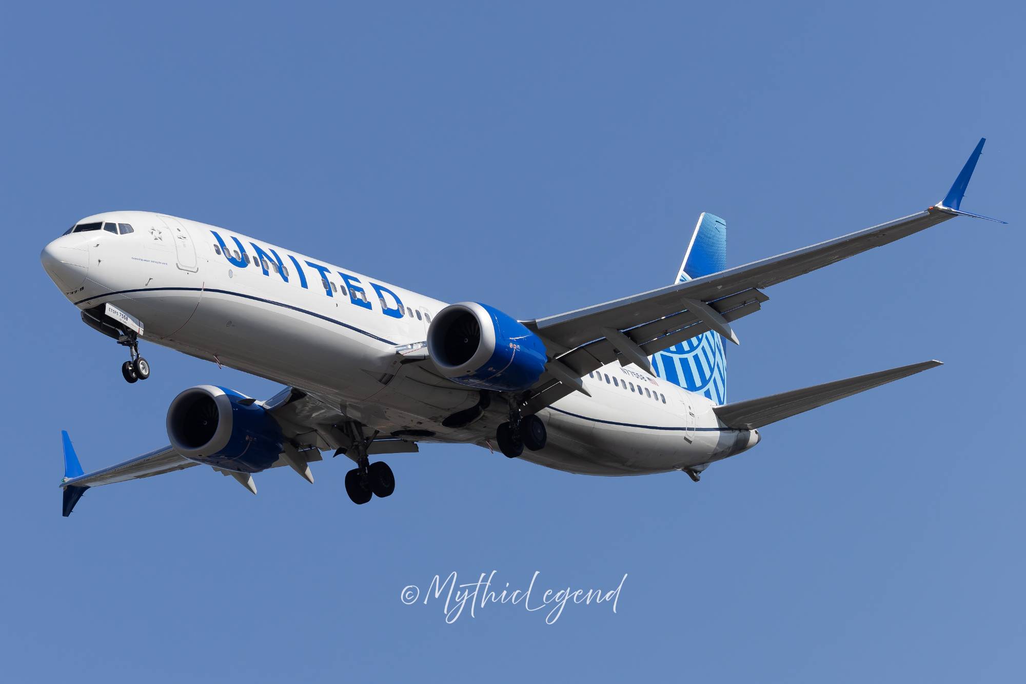 United Airlines N77558 at KEWR by MythicLegend