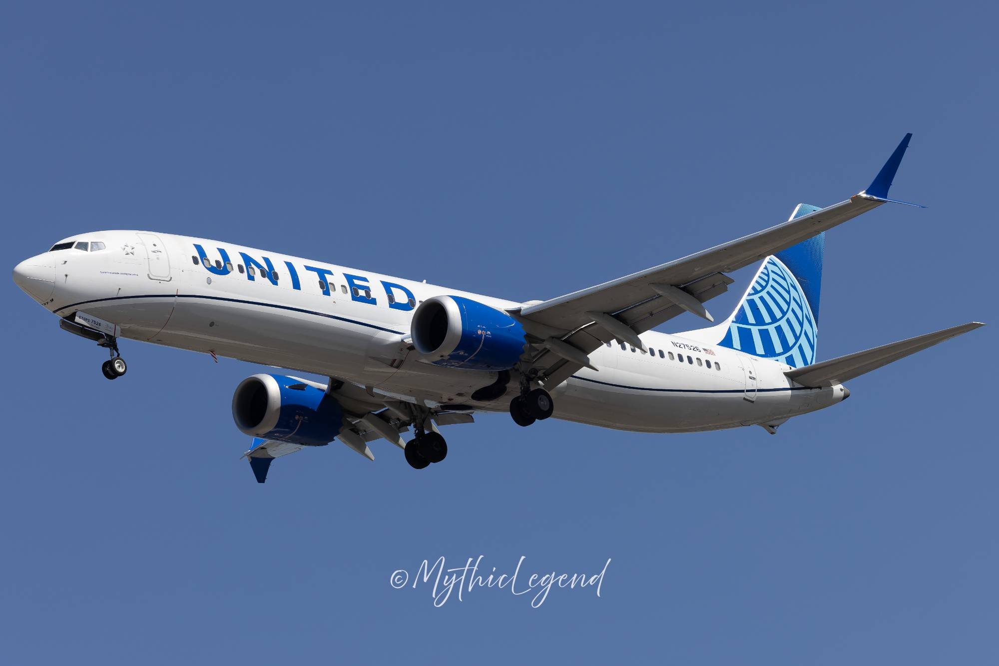 United Airlines N27526 at KEWR by MythicLegend