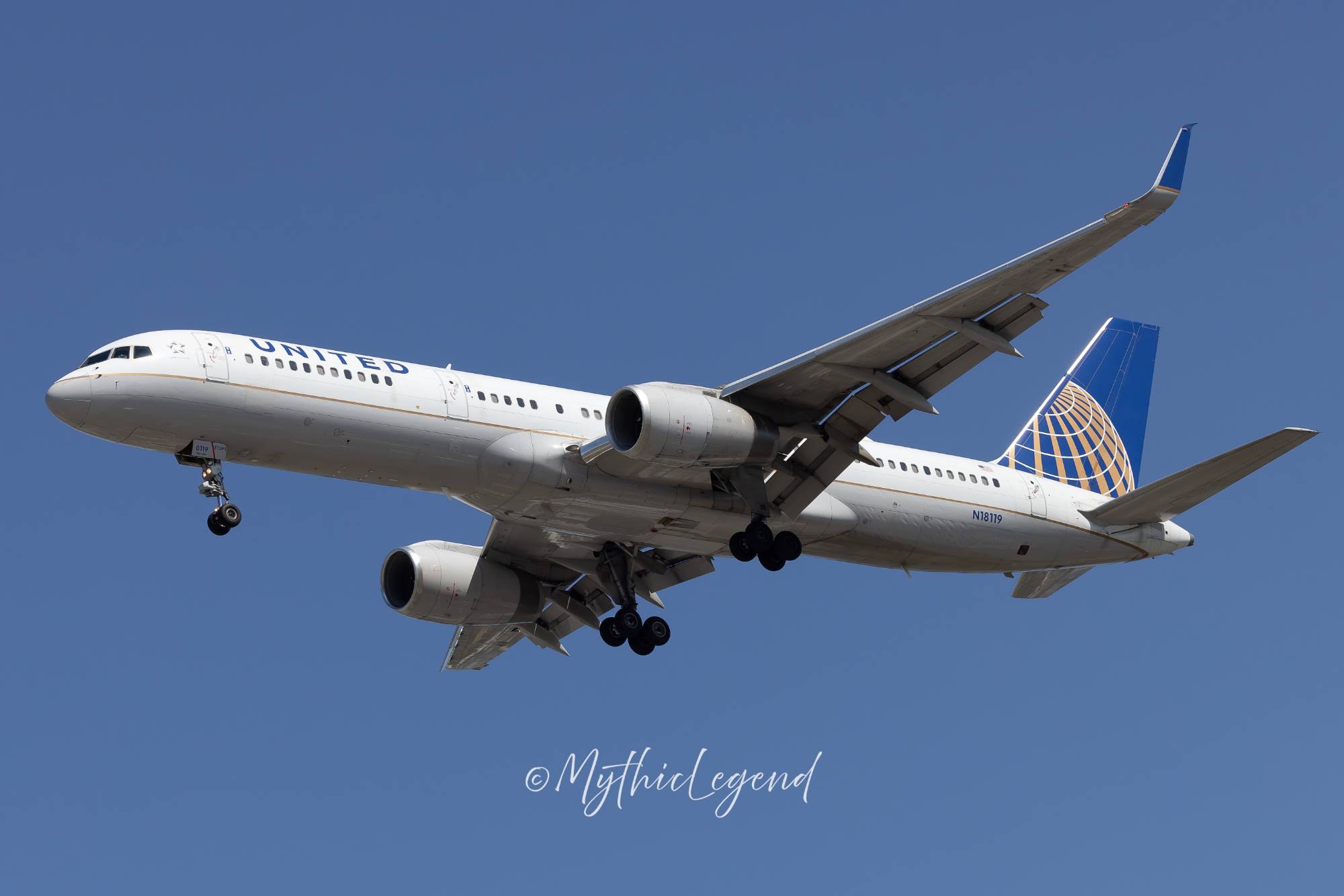 United Airlines N18119 at KEWR by MythicLegend