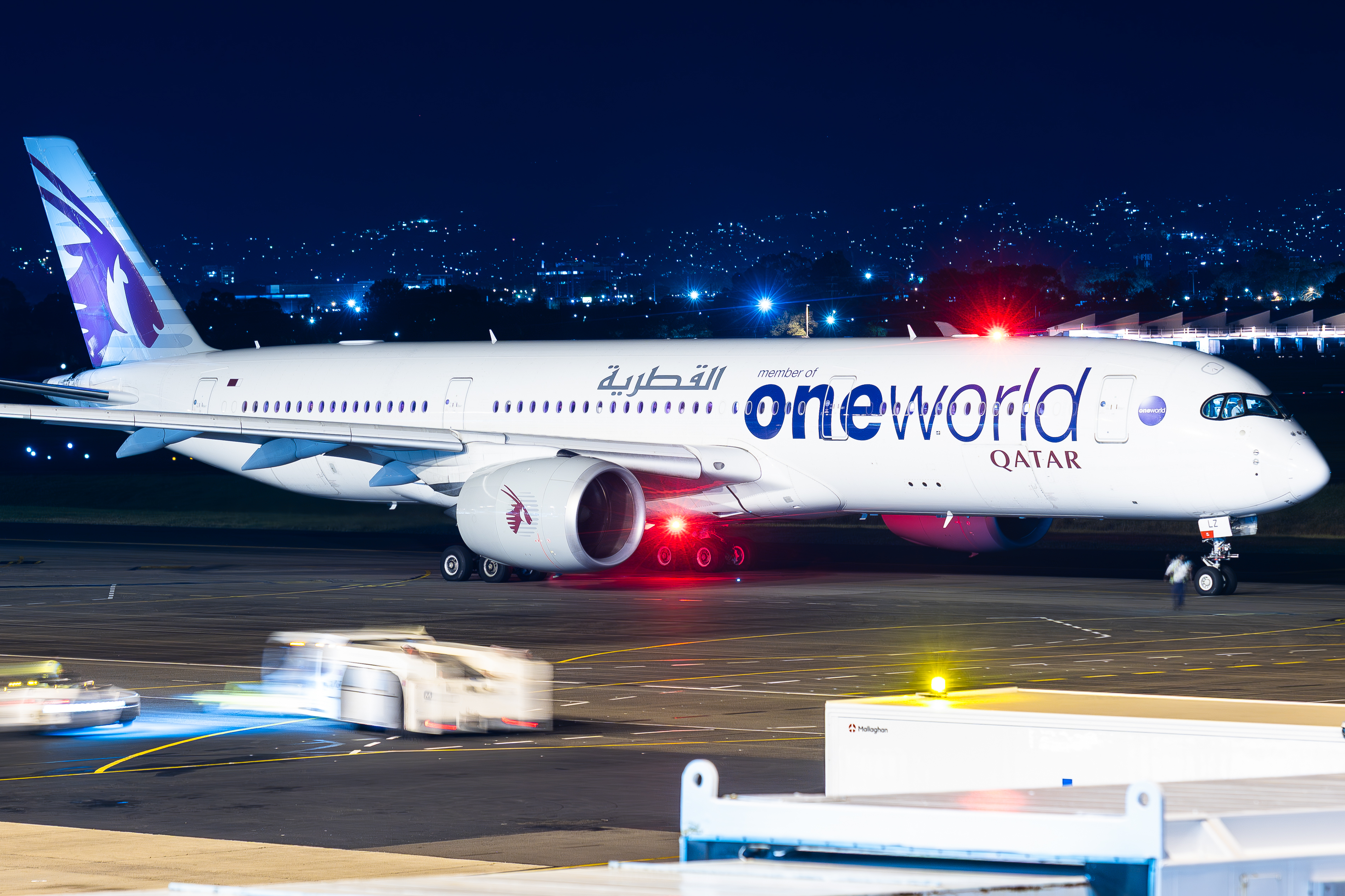Qatar Airways A7-ALZ at YPAD by avflamz