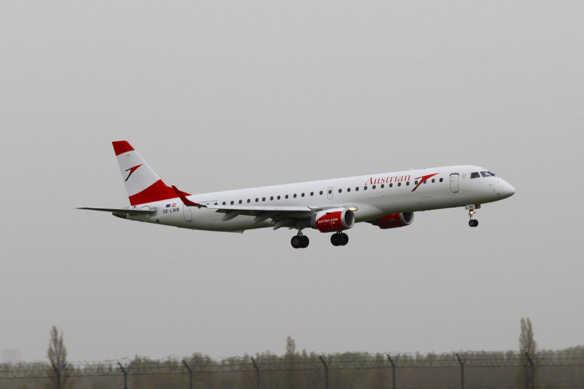 Austrian Airlines OE-LWB at LOWW by Jetcob